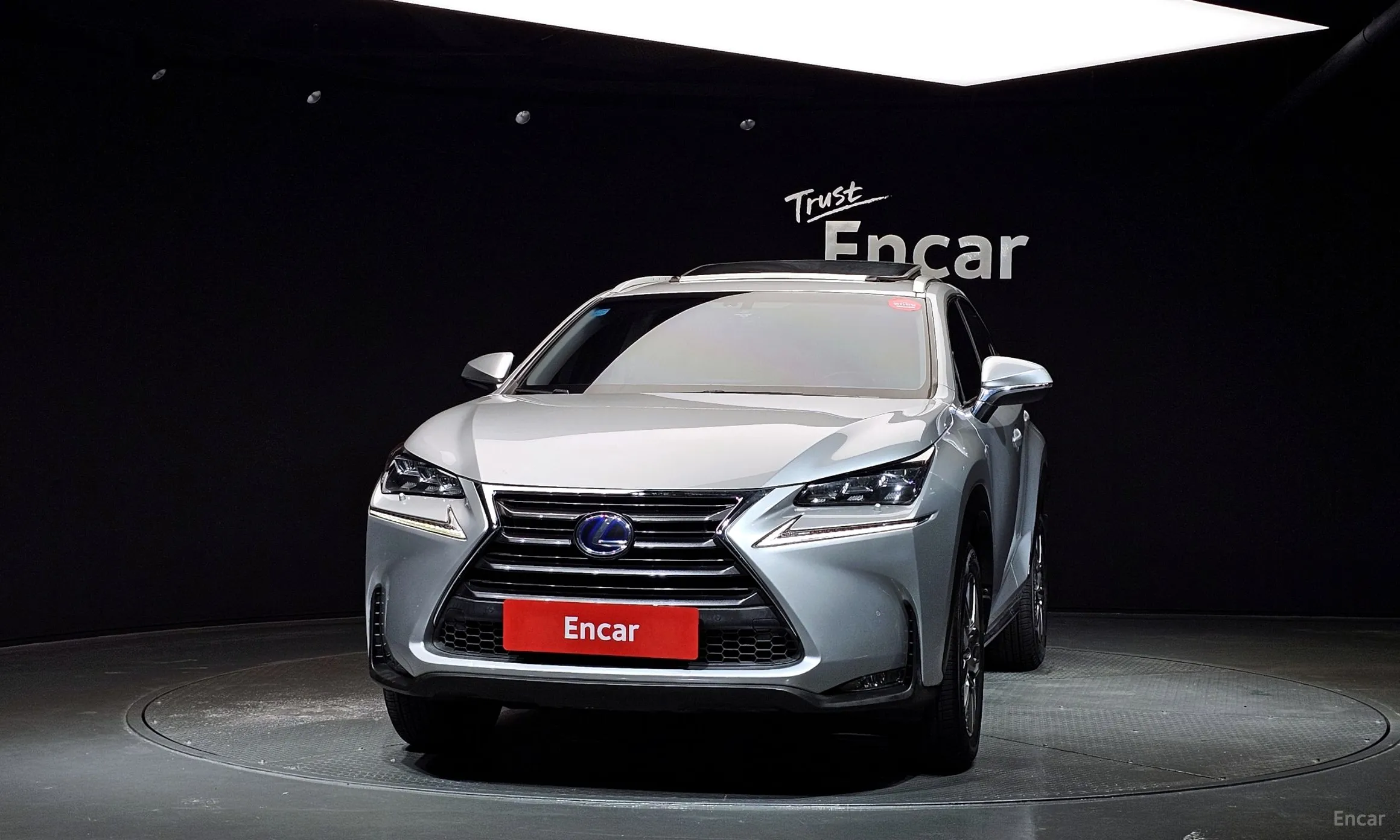 Lexus NX300h превью 3