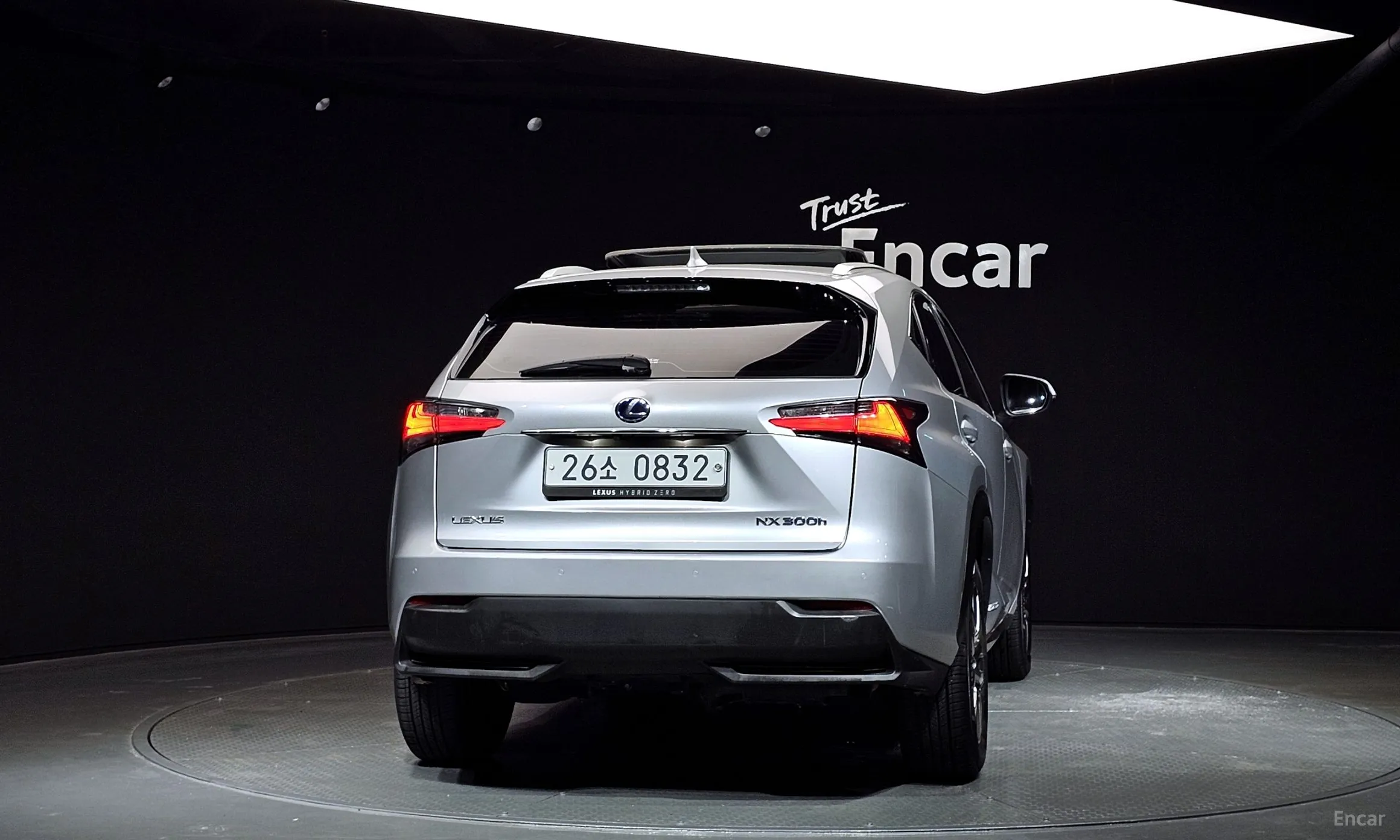 Lexus NX300h превью 4