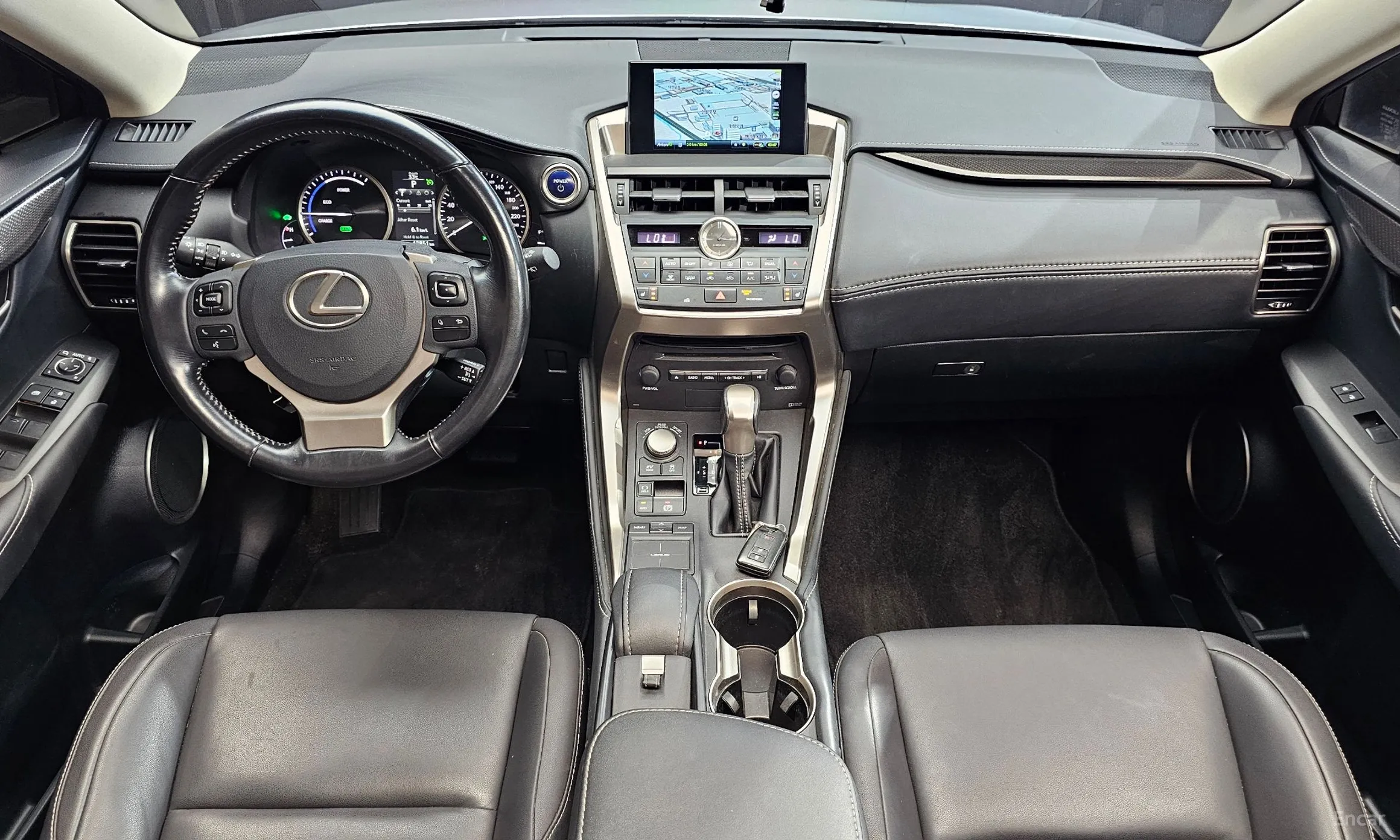 Lexus NX300h превью 7