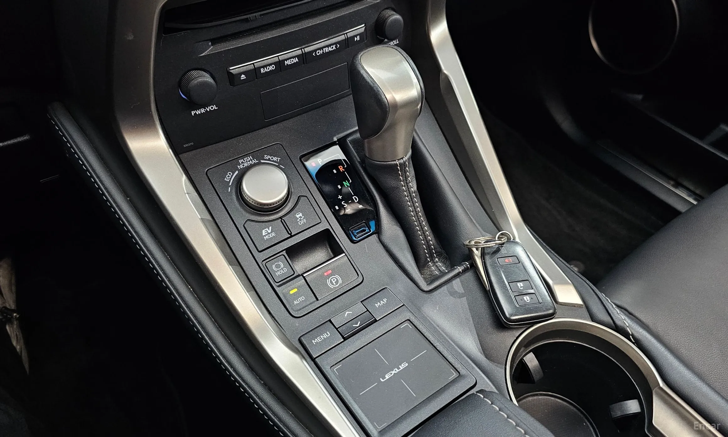 Lexus NX300h превью 9