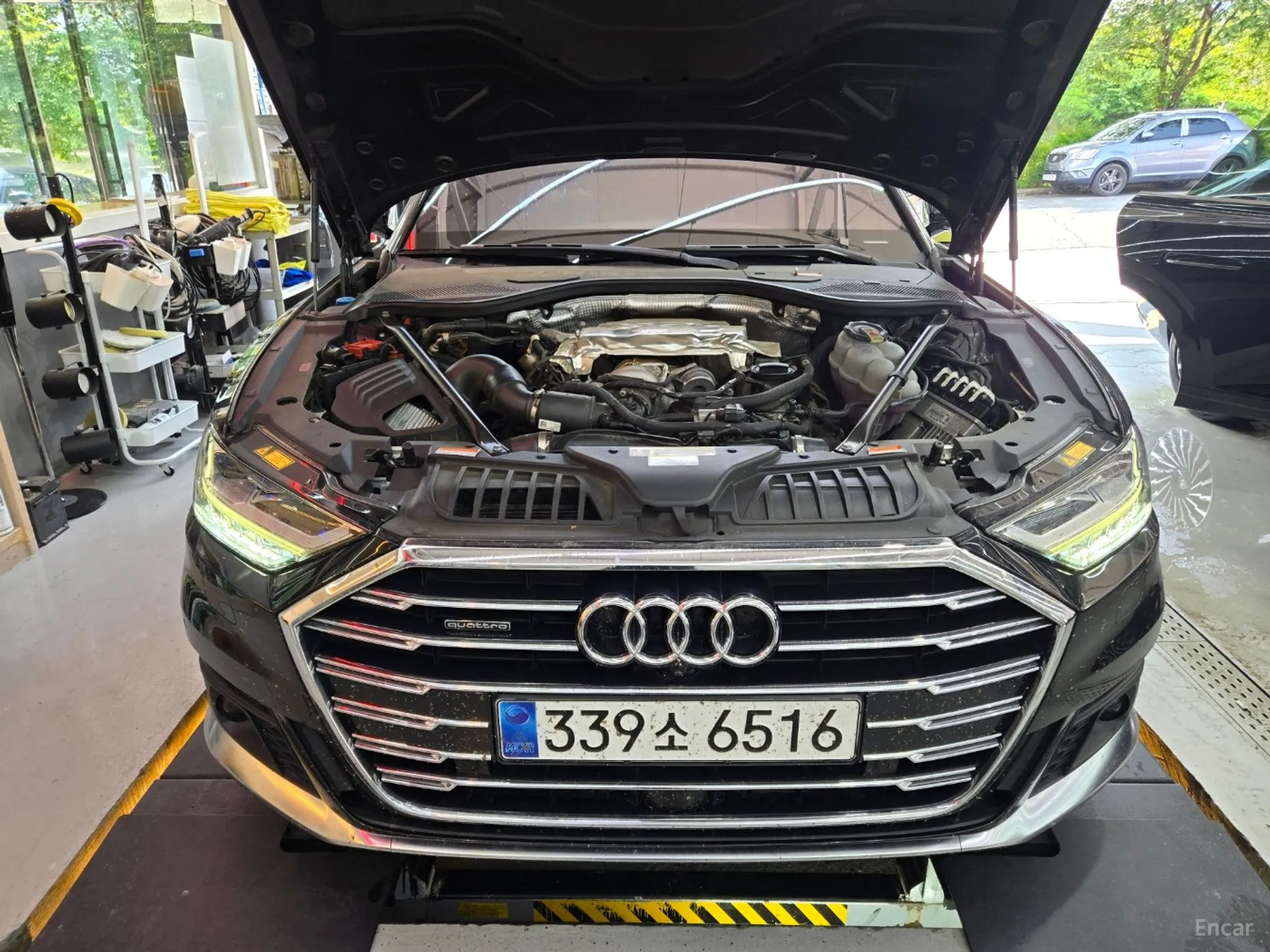 Audi A8 (D5)