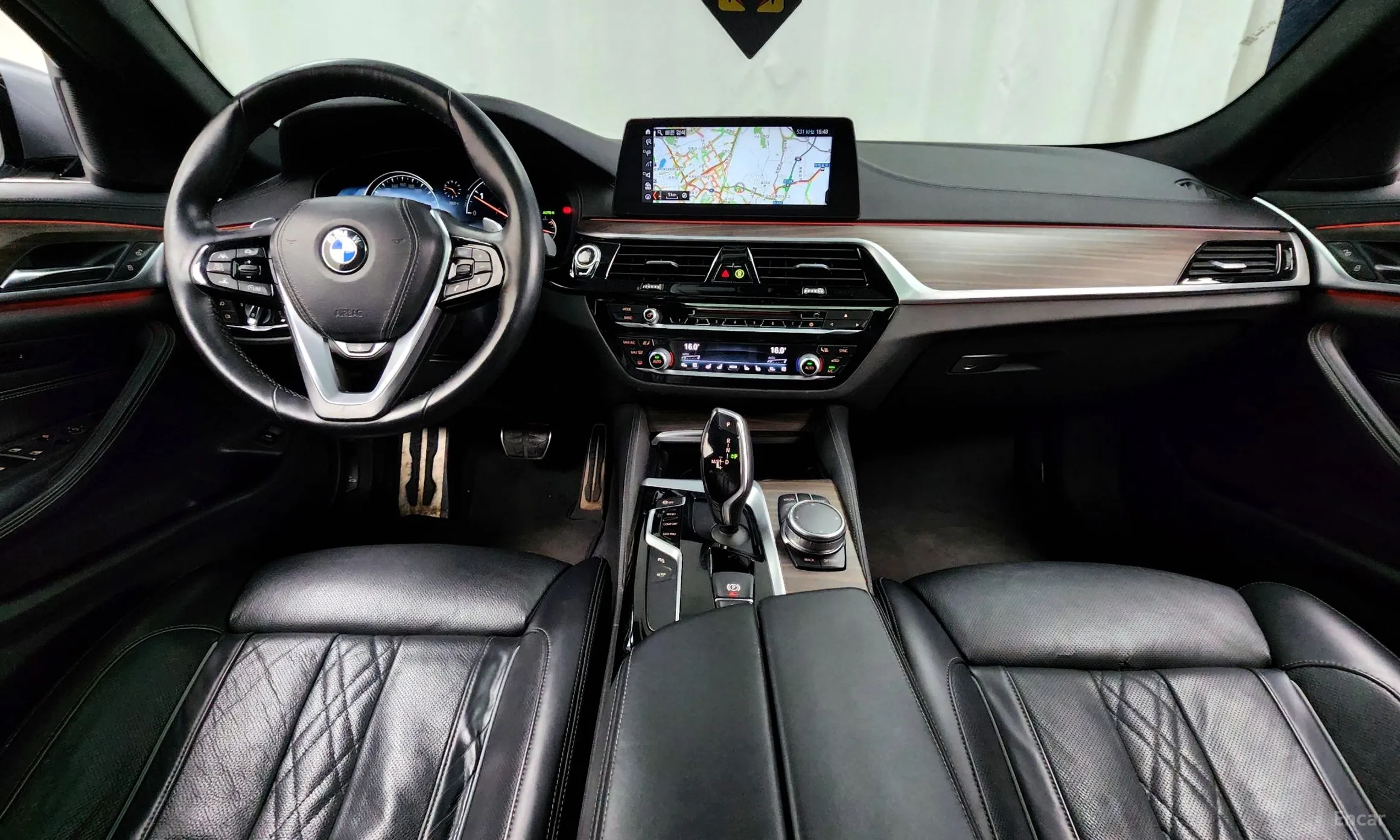 BMW 5 Series (G30) превью 4