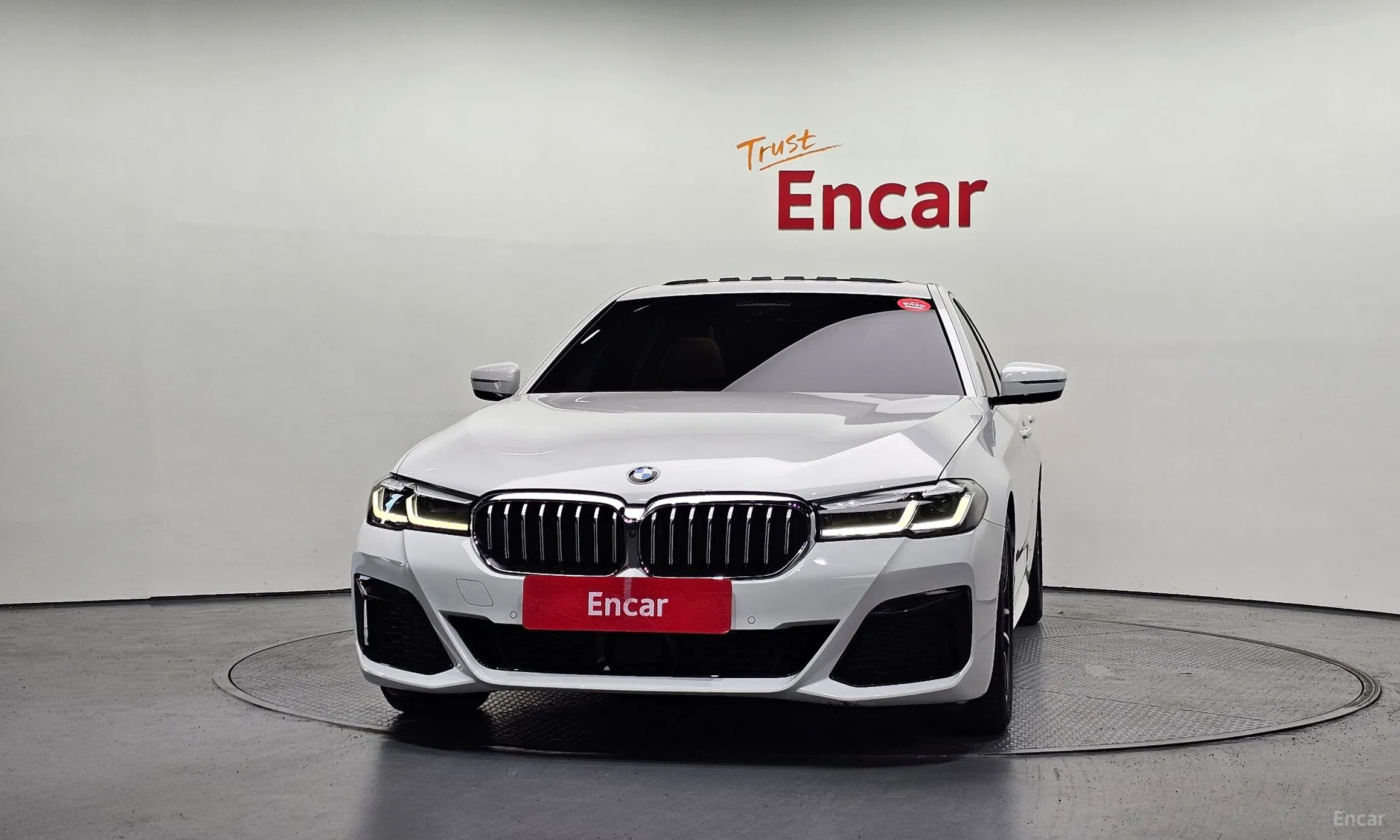 BMW 5 Series (G30) превью 2