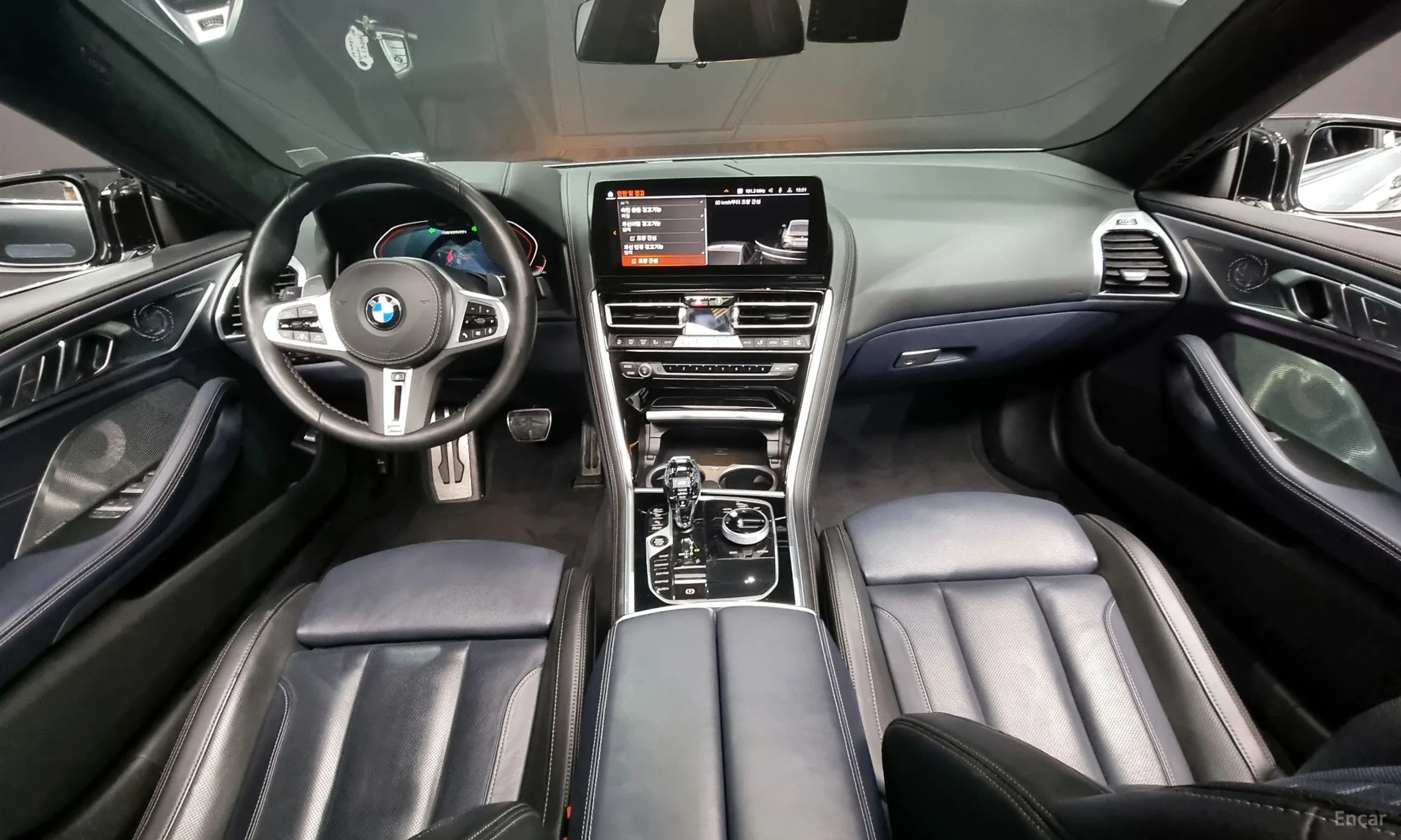 BMW 8-series (G15) превью 4