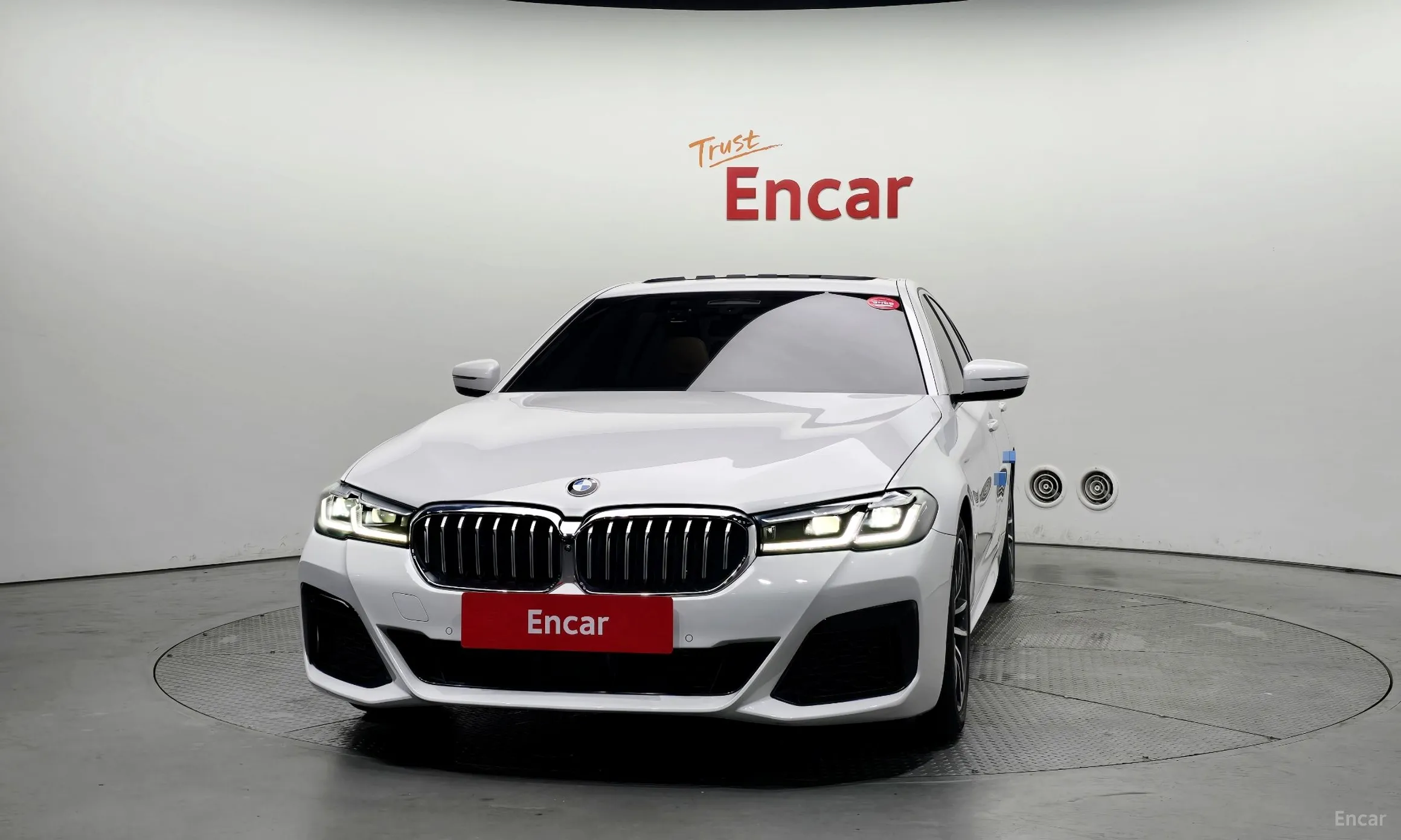 BMW 5 Series (G30) превью 2