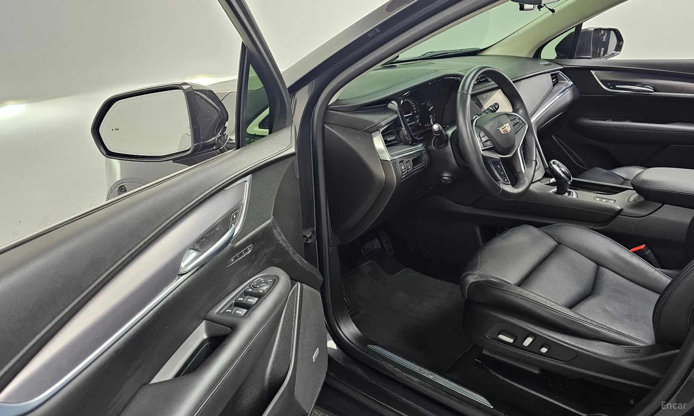 Cadillac XT5 превью 11