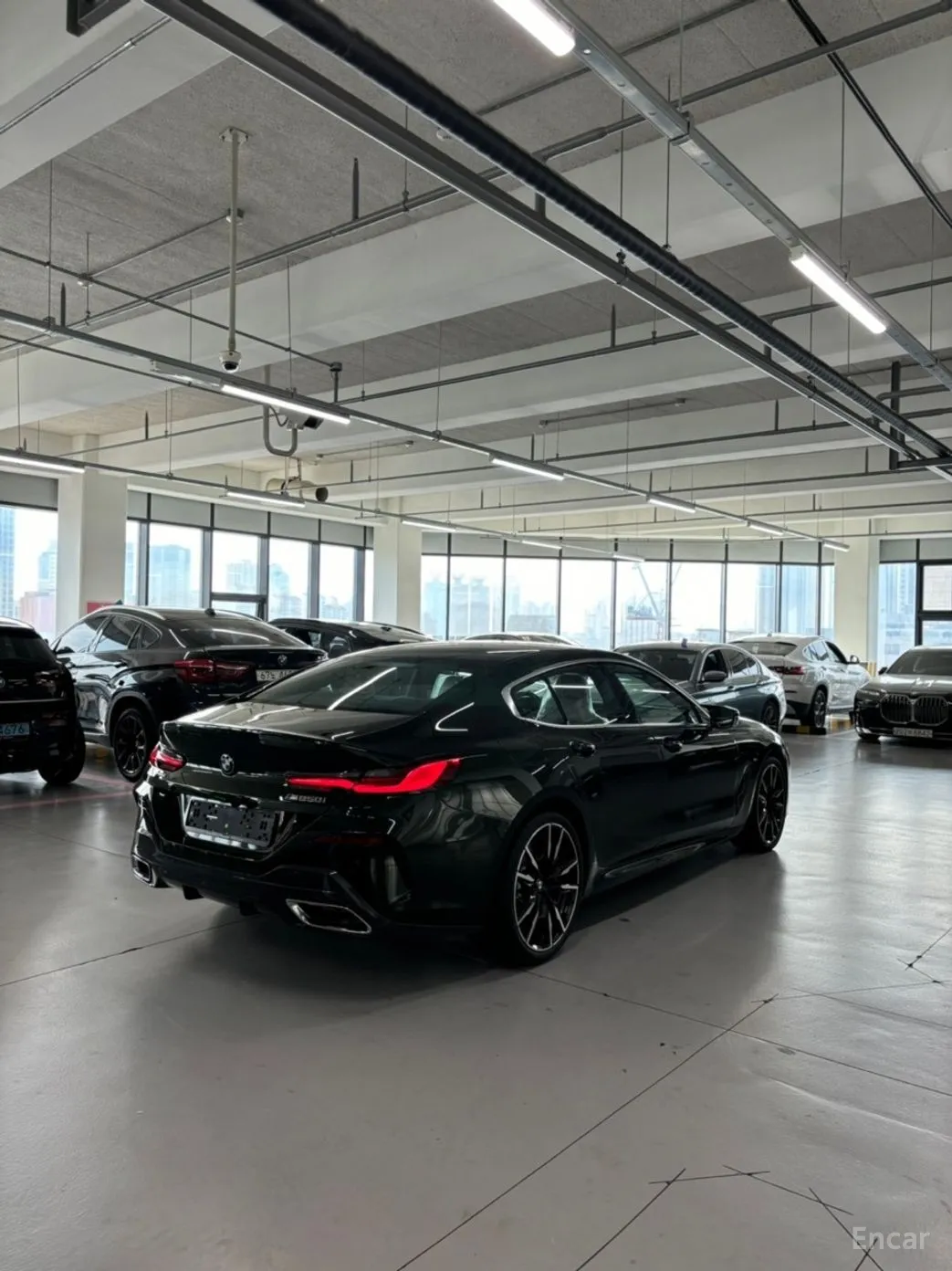 BMW 8-series (G15) превью 3