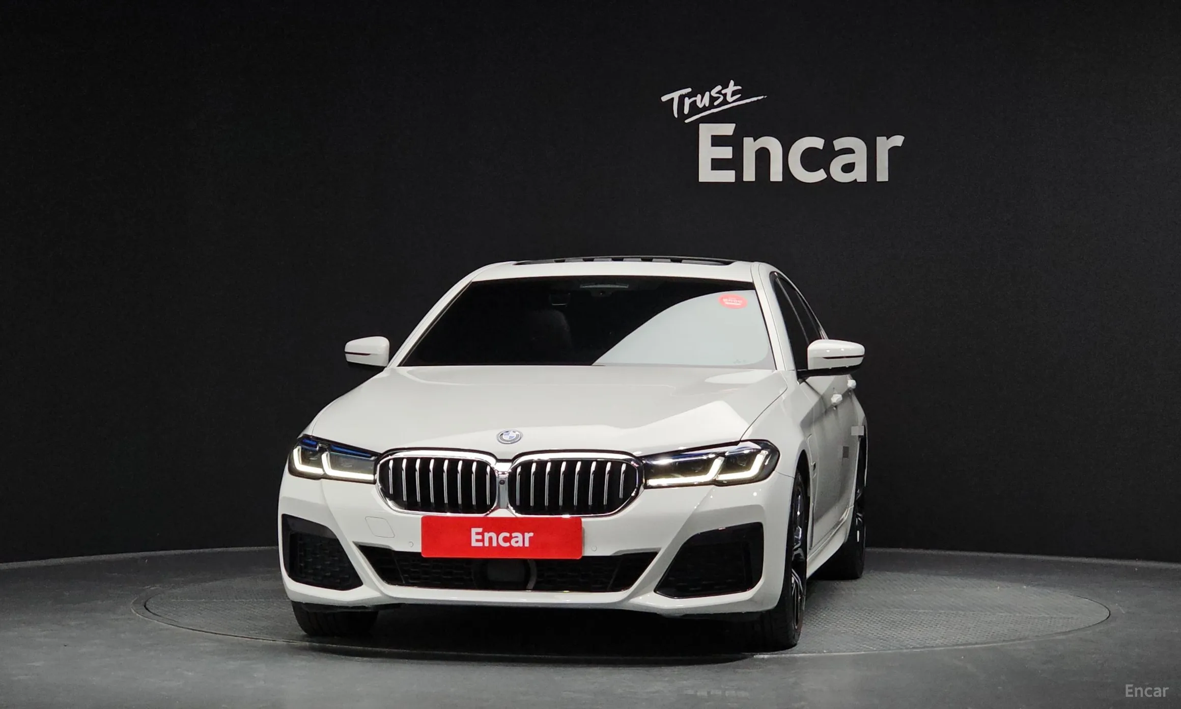 BMW 5 Series (G30) превью 2