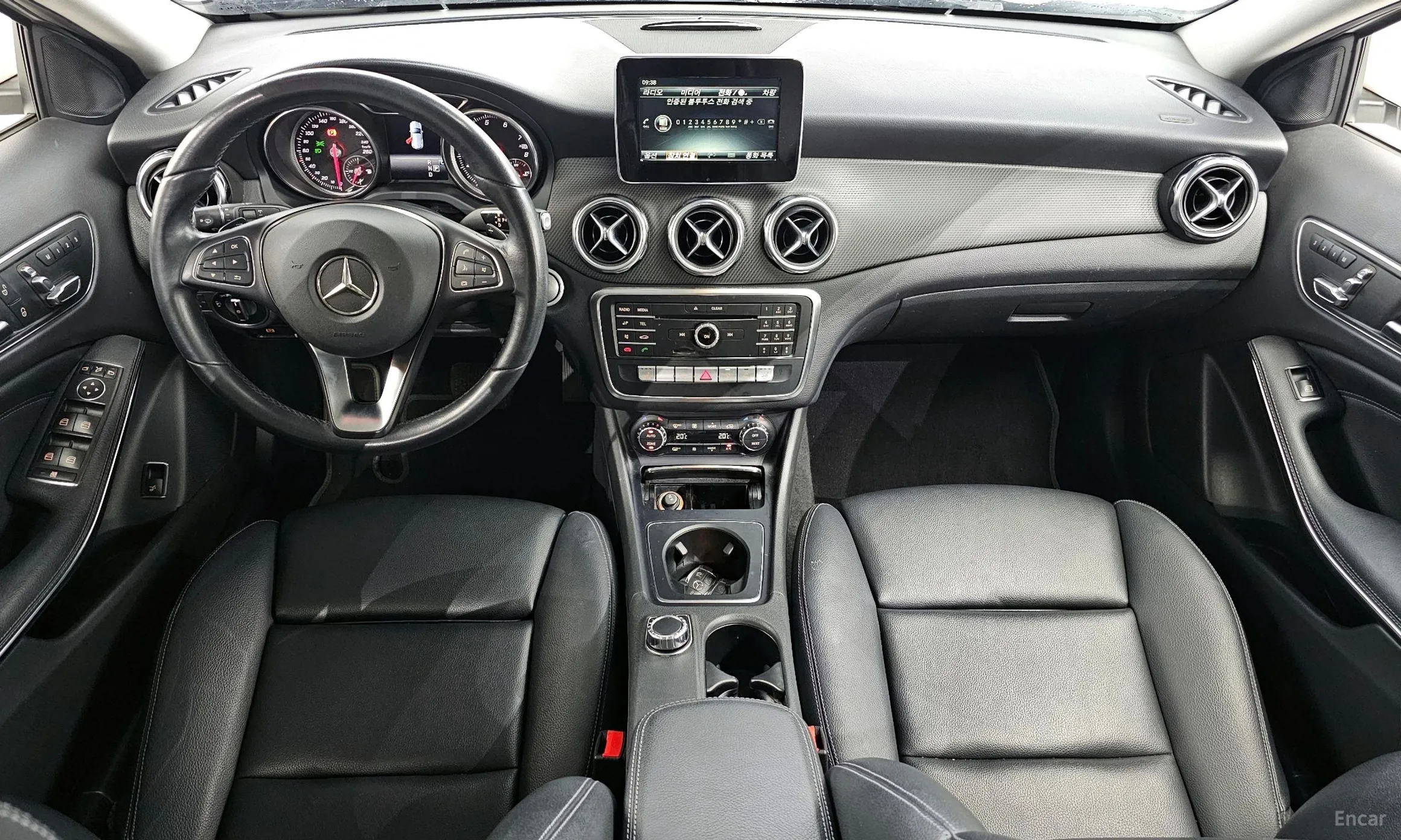 Mercedes Benz GLA-Class X156 превью 4