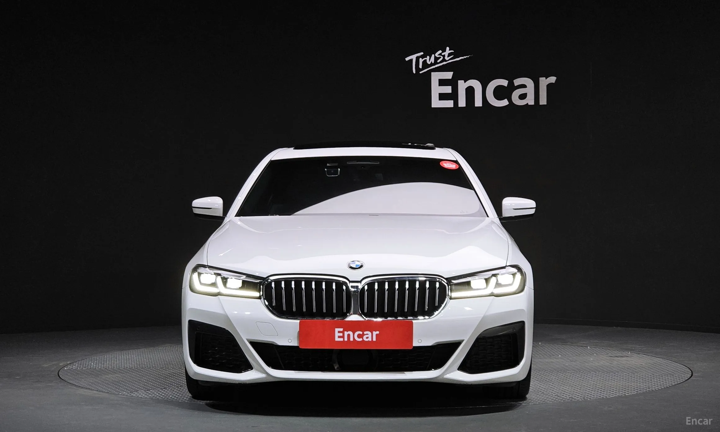 BMW 5 Series (G30) превью 2