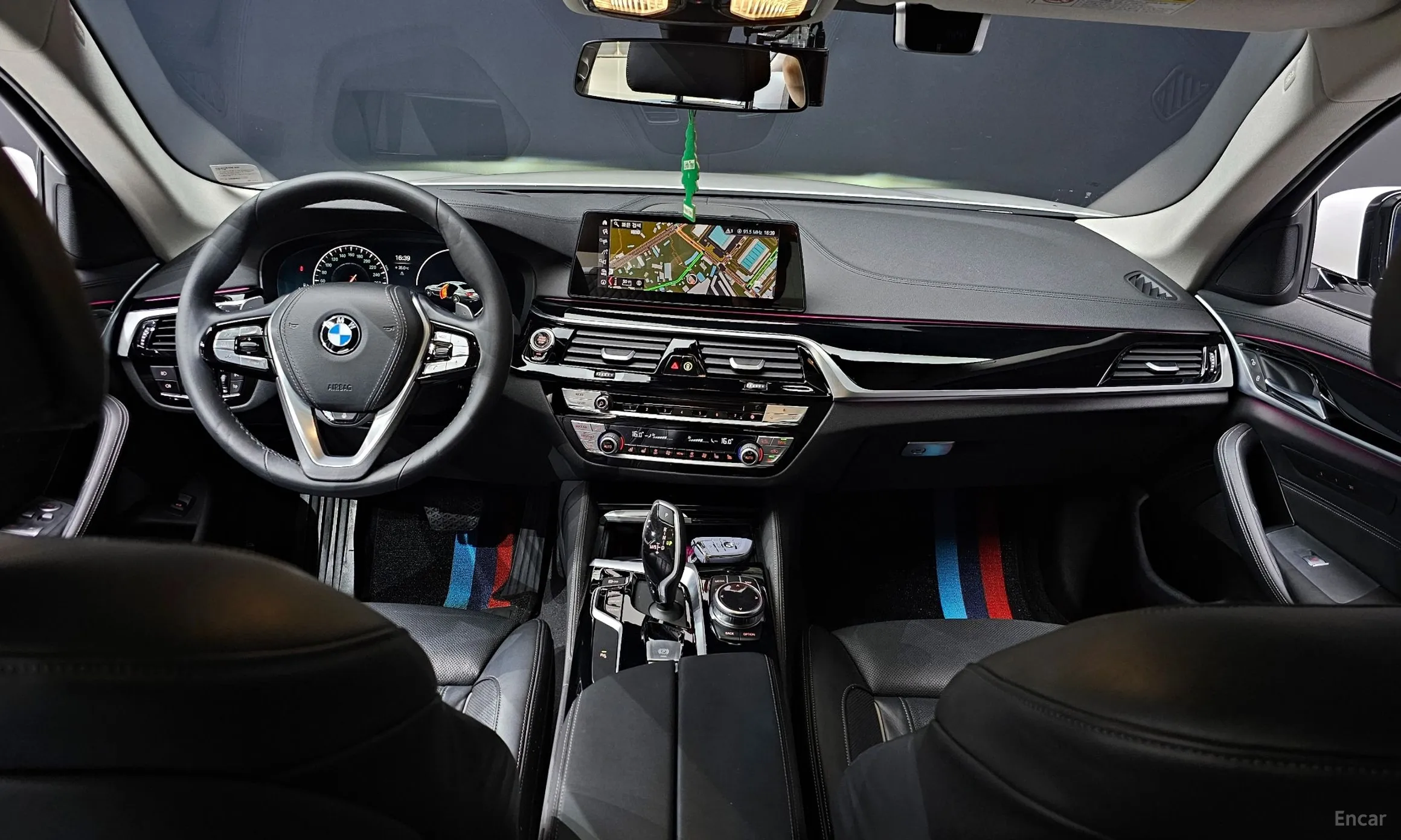 BMW 5 Series (G30) превью 4