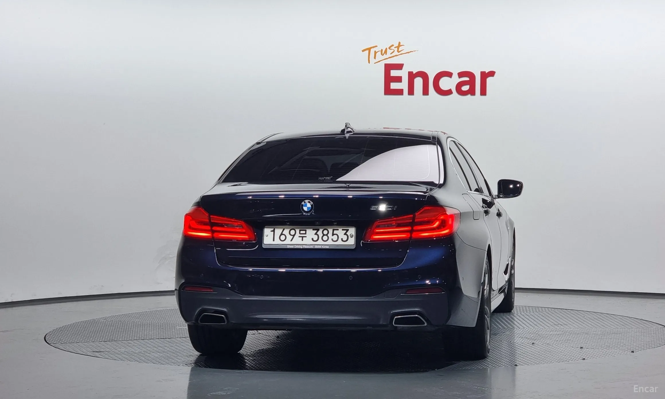 BMW 5 Series (G30) превью 3