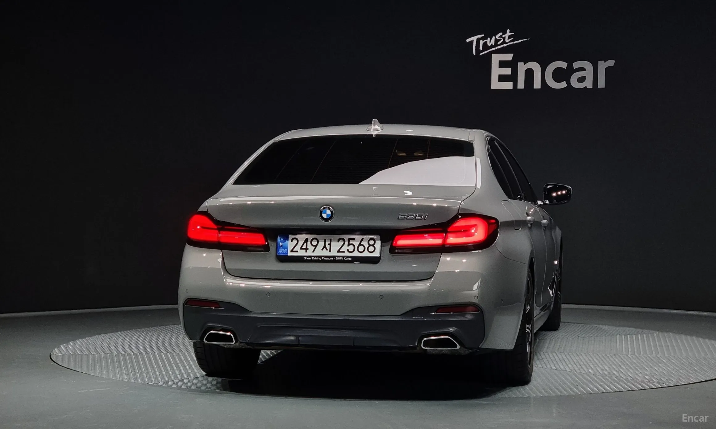 BMW 5 Series (G30) превью 3