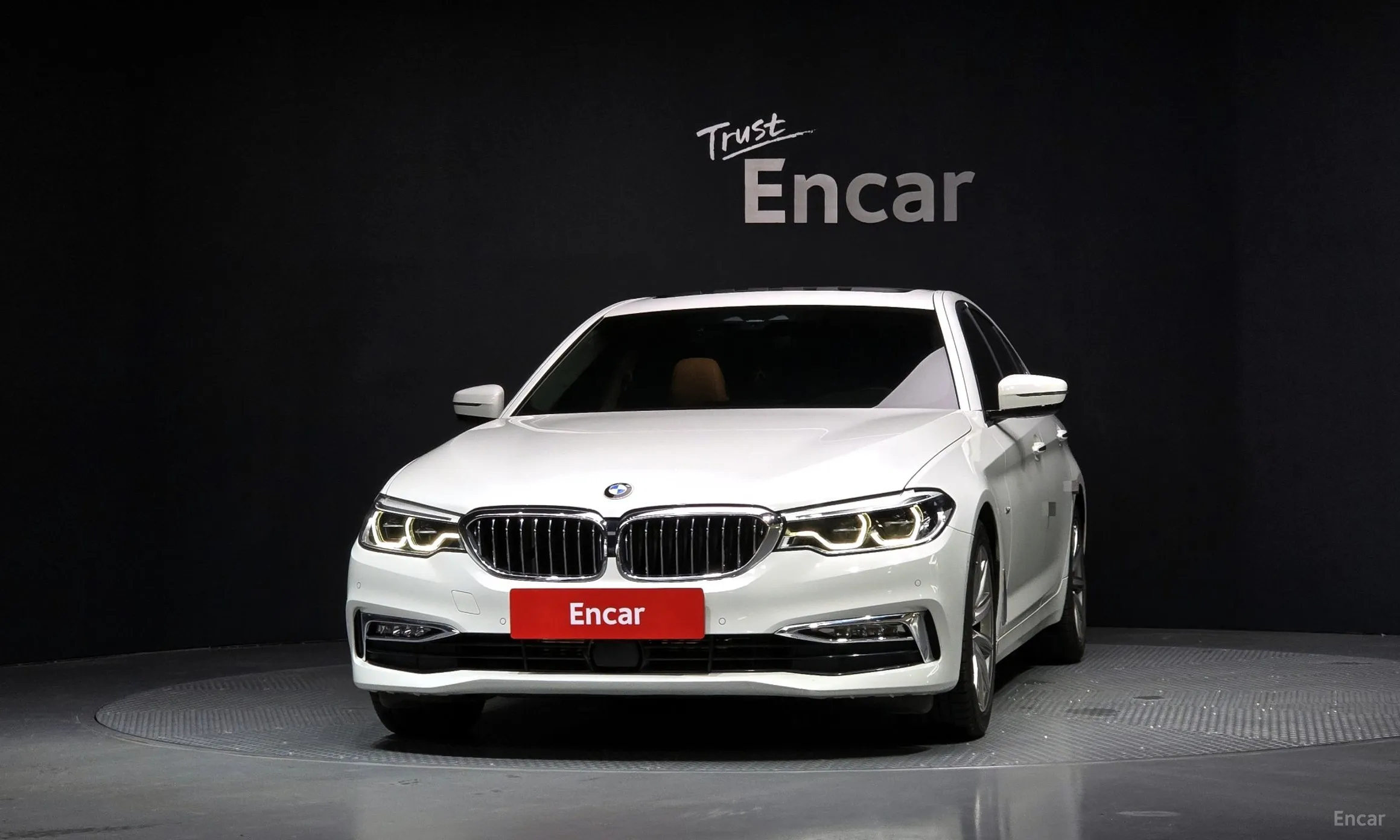 BMW 5 Series (G30) превью 2