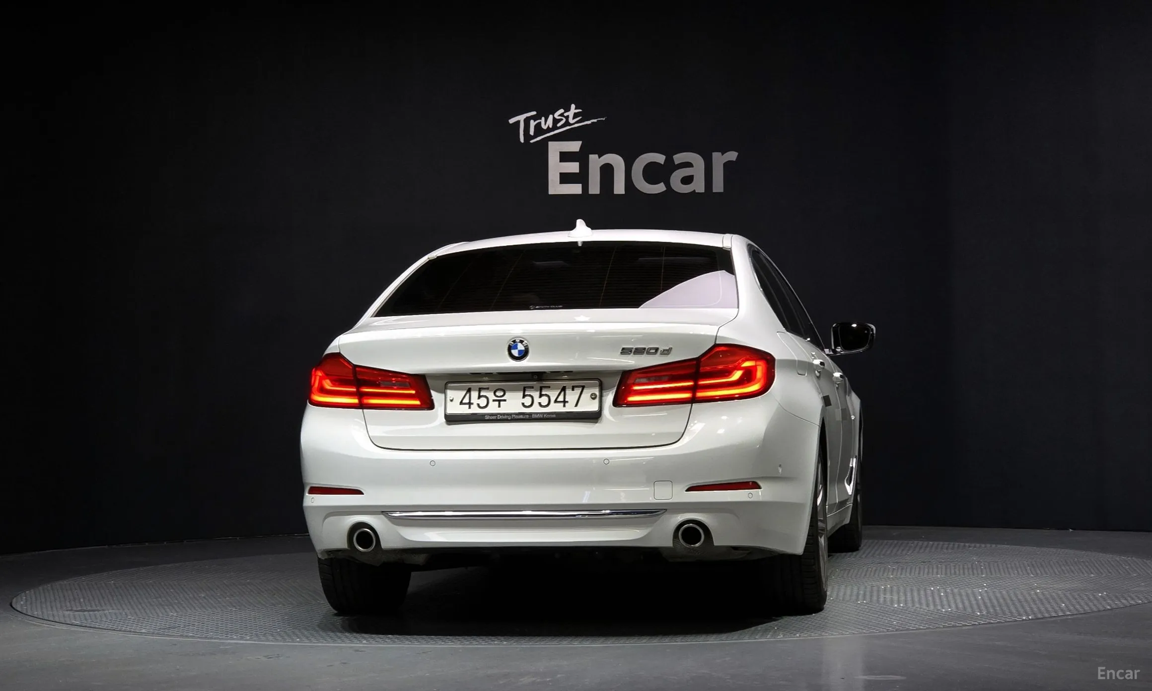 BMW 5 Series (G30) превью 3