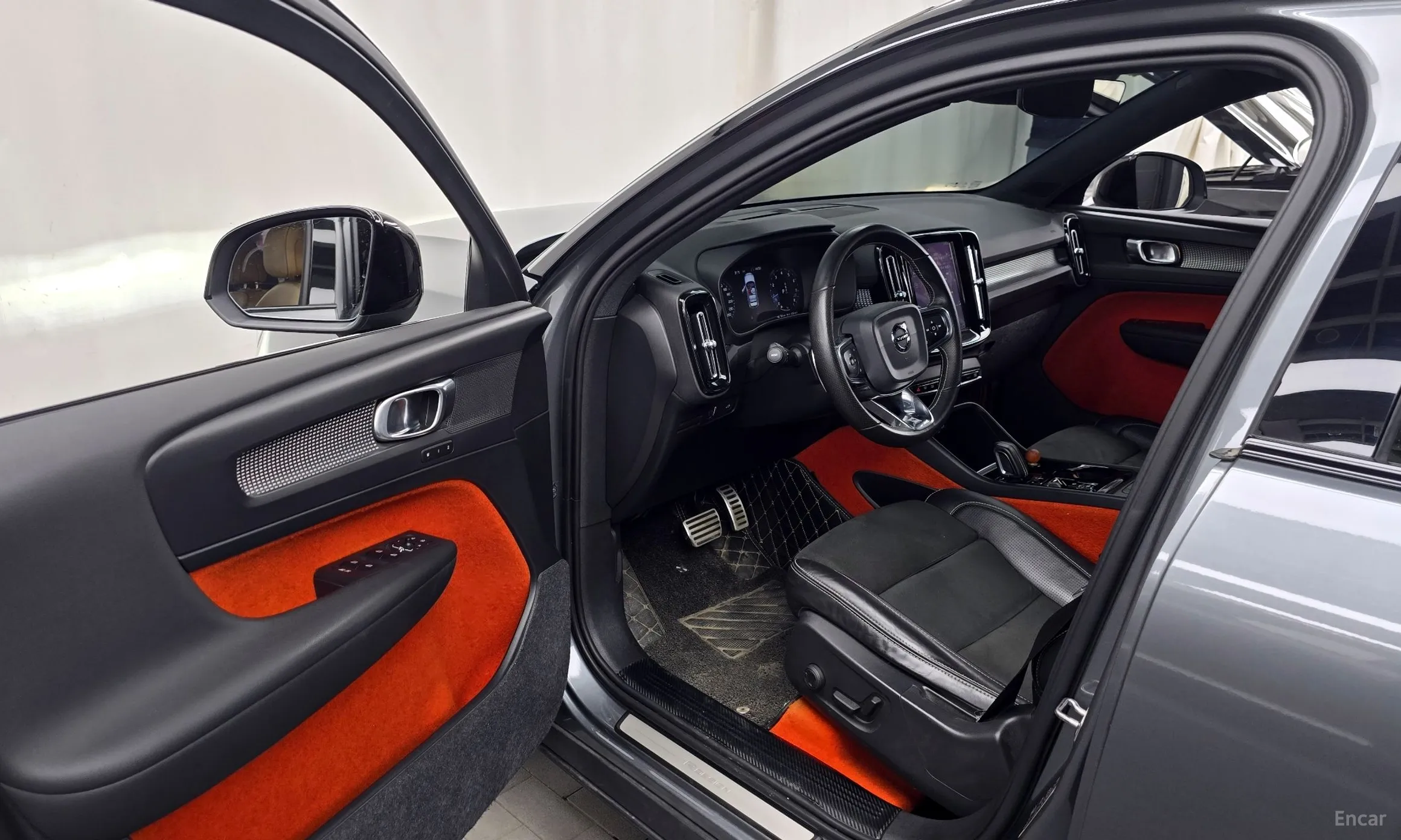 Volvo XC40 превью 10