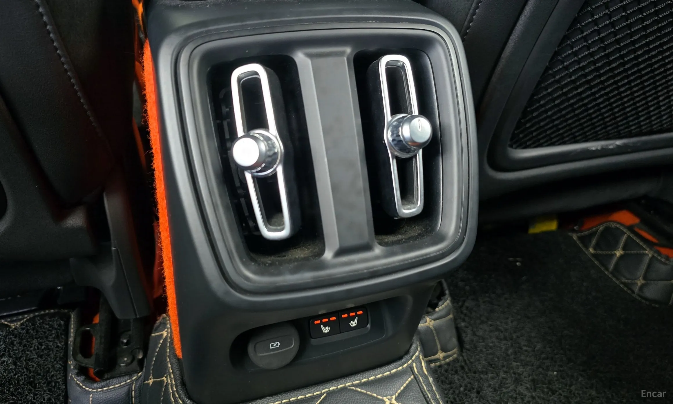 Volvo XC40 превью 19