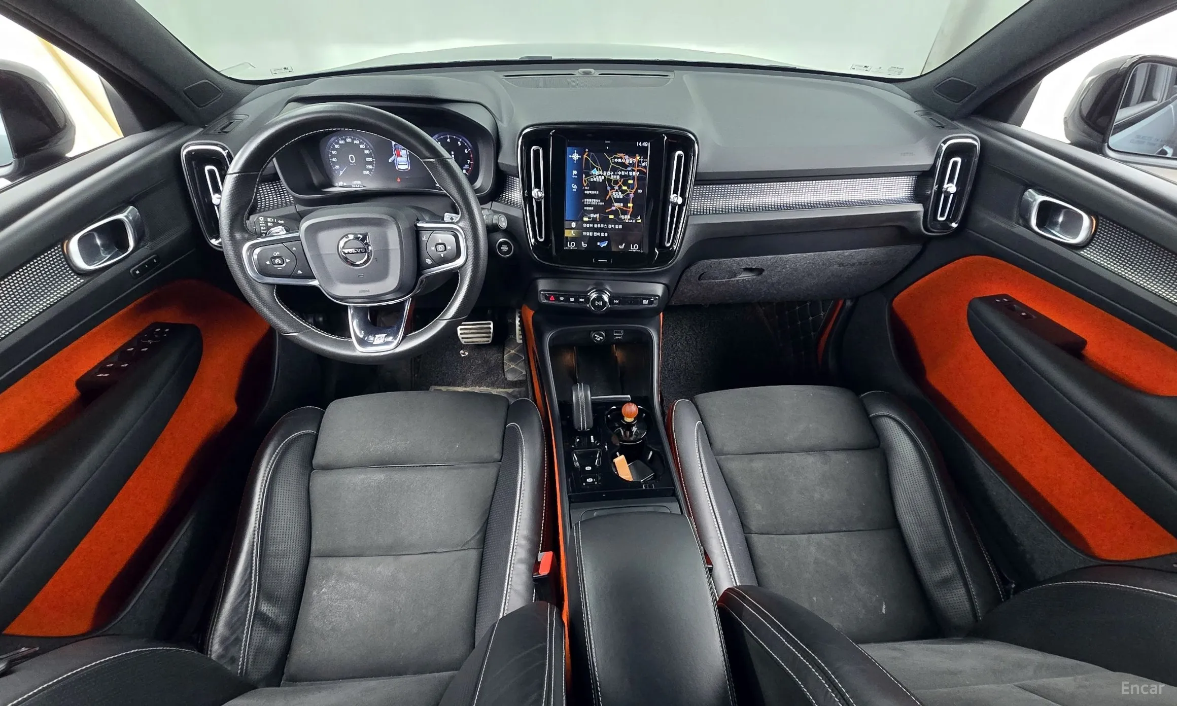 Volvo XC40 превью 7