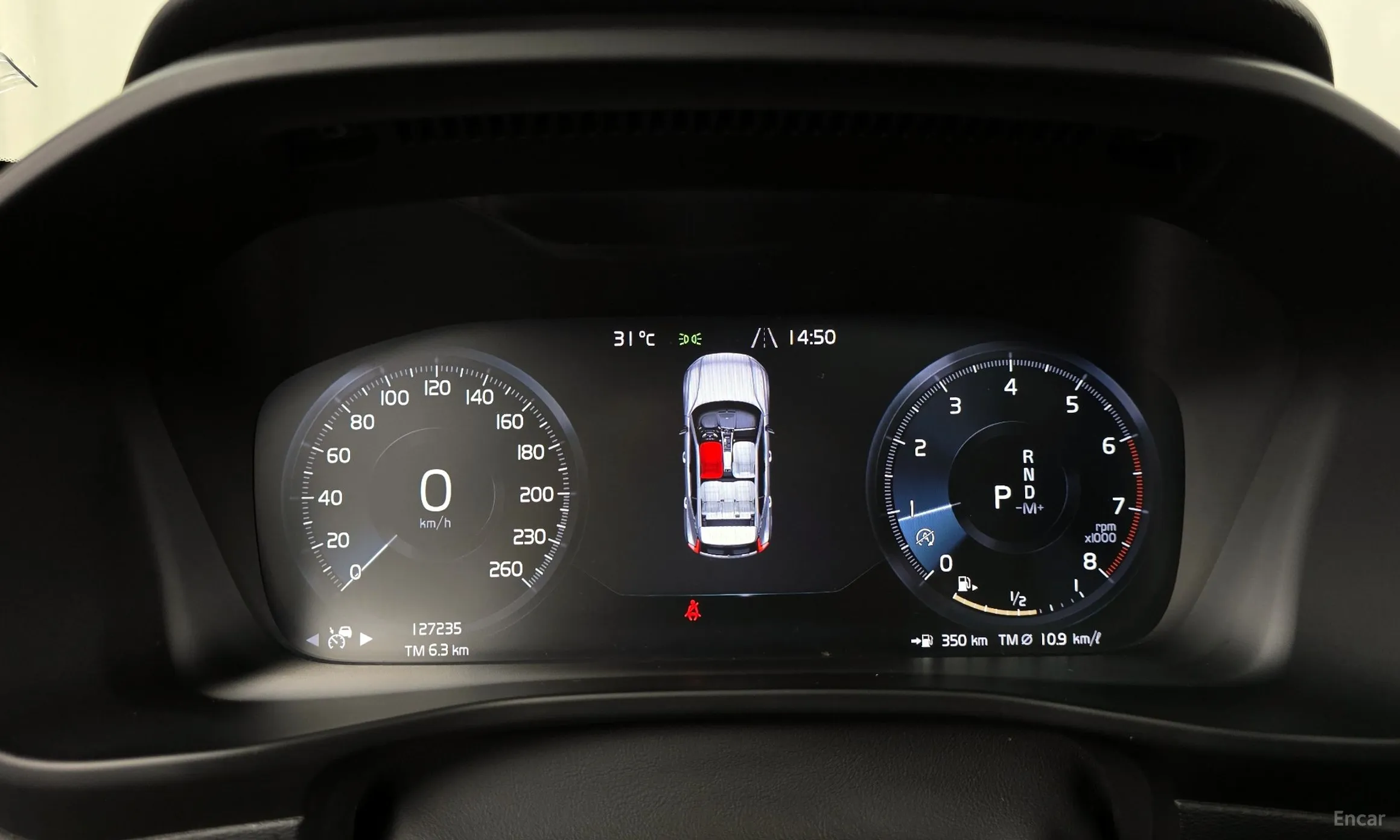Volvo XC40 превью 8