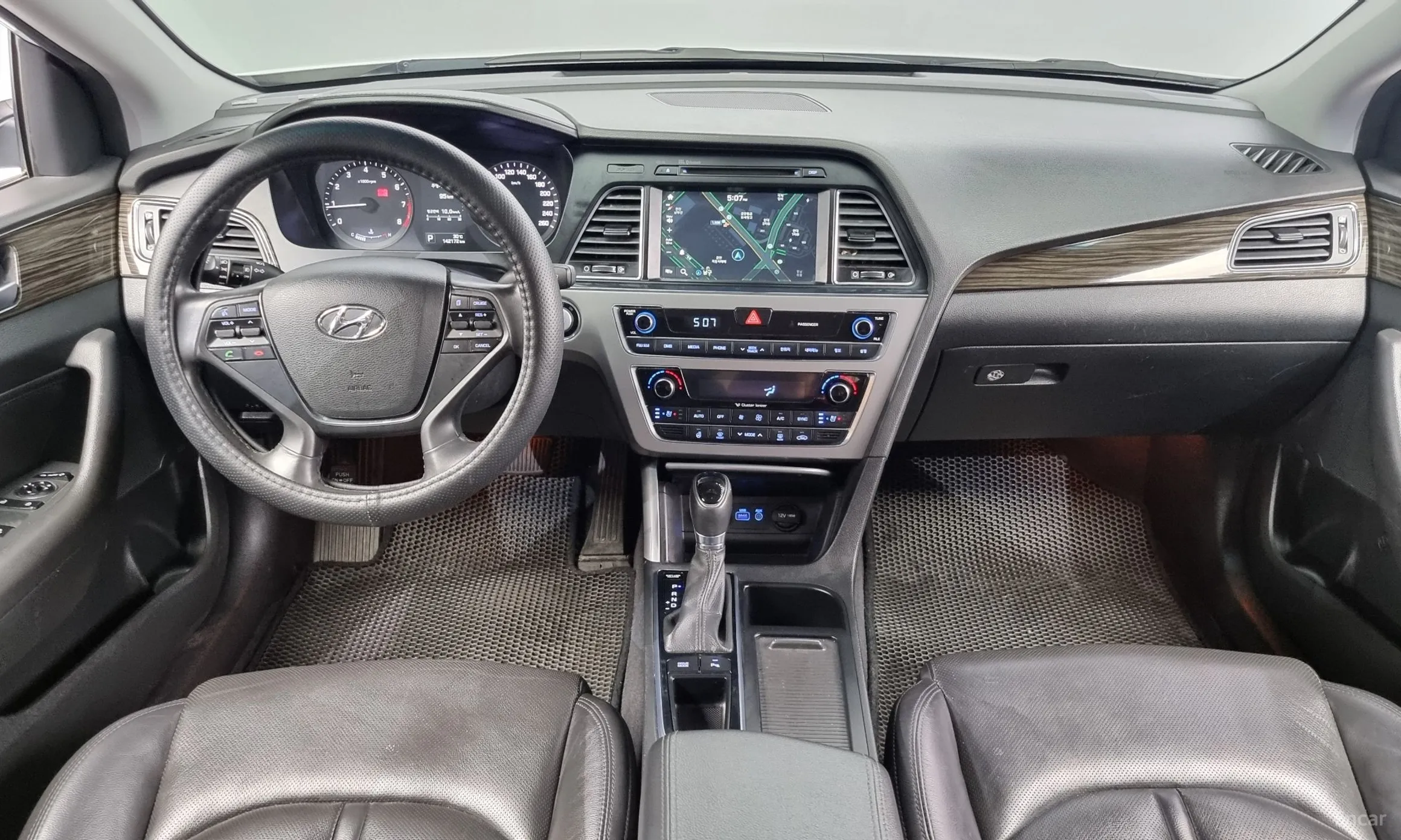 Hyundai LF Sonata превью 4