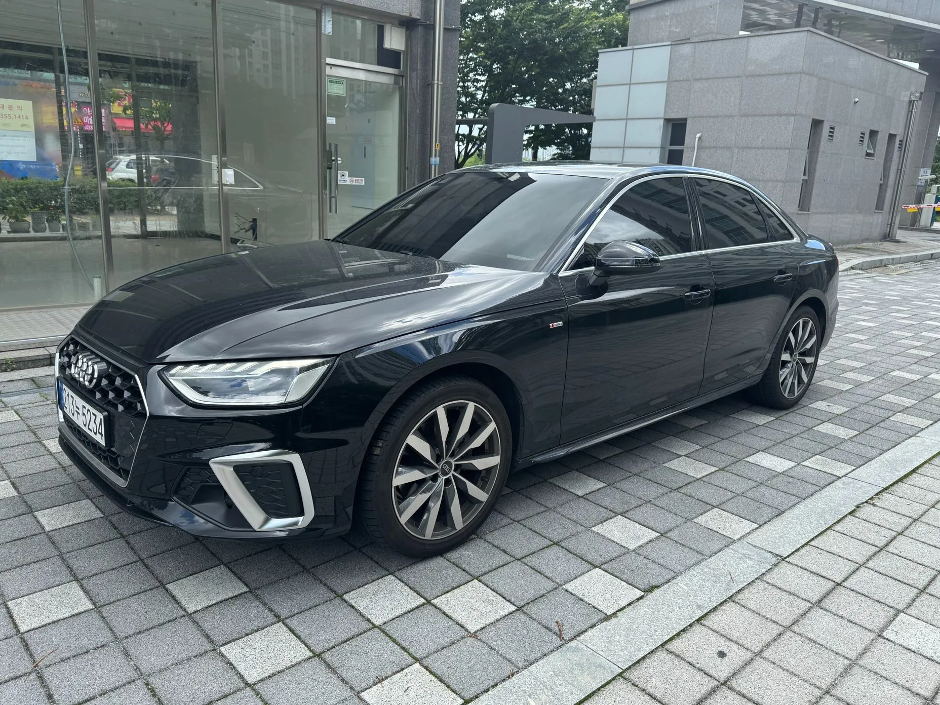 Audi A4 (B9)