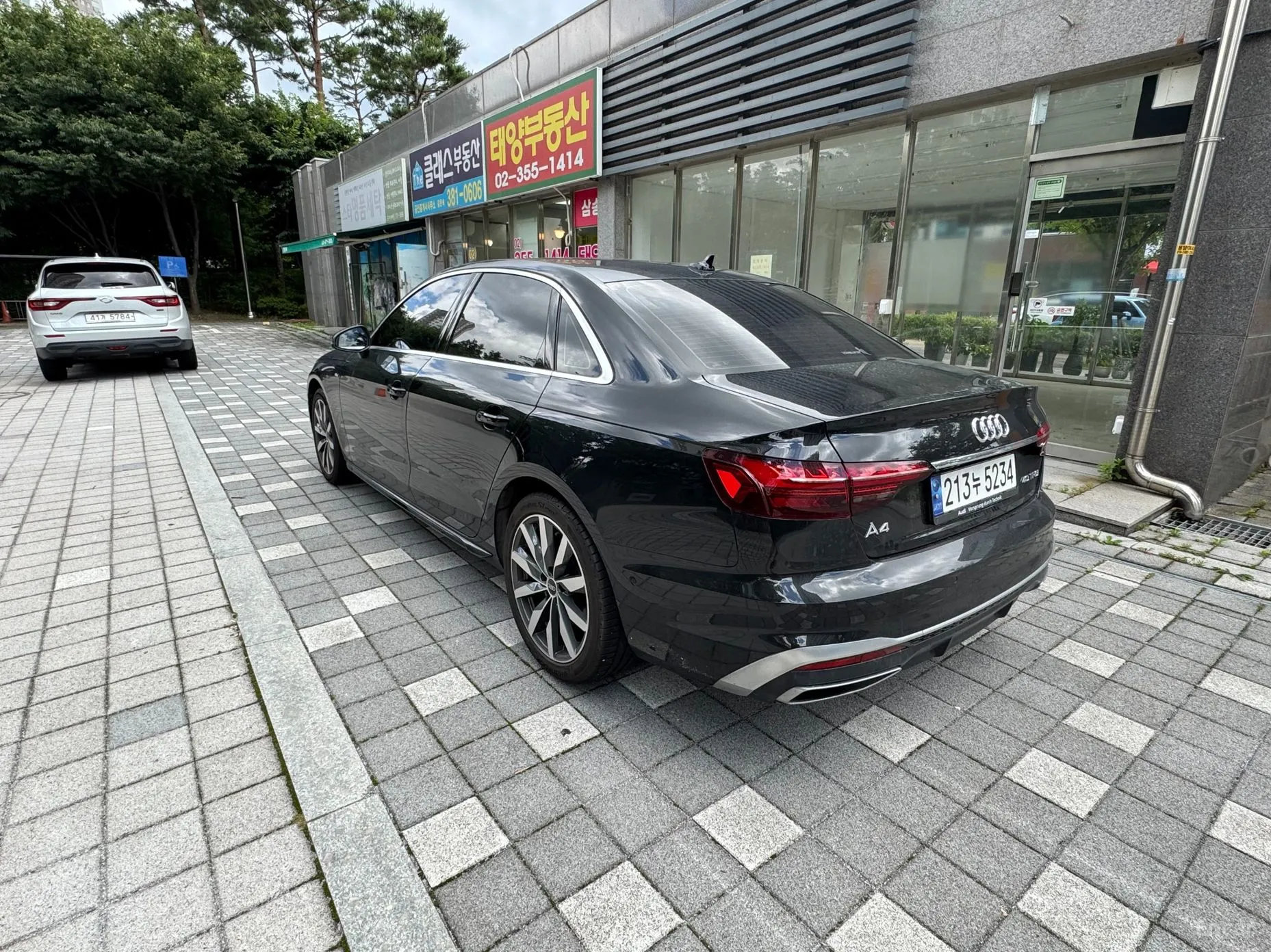 Audi A4 (B9) превью 4