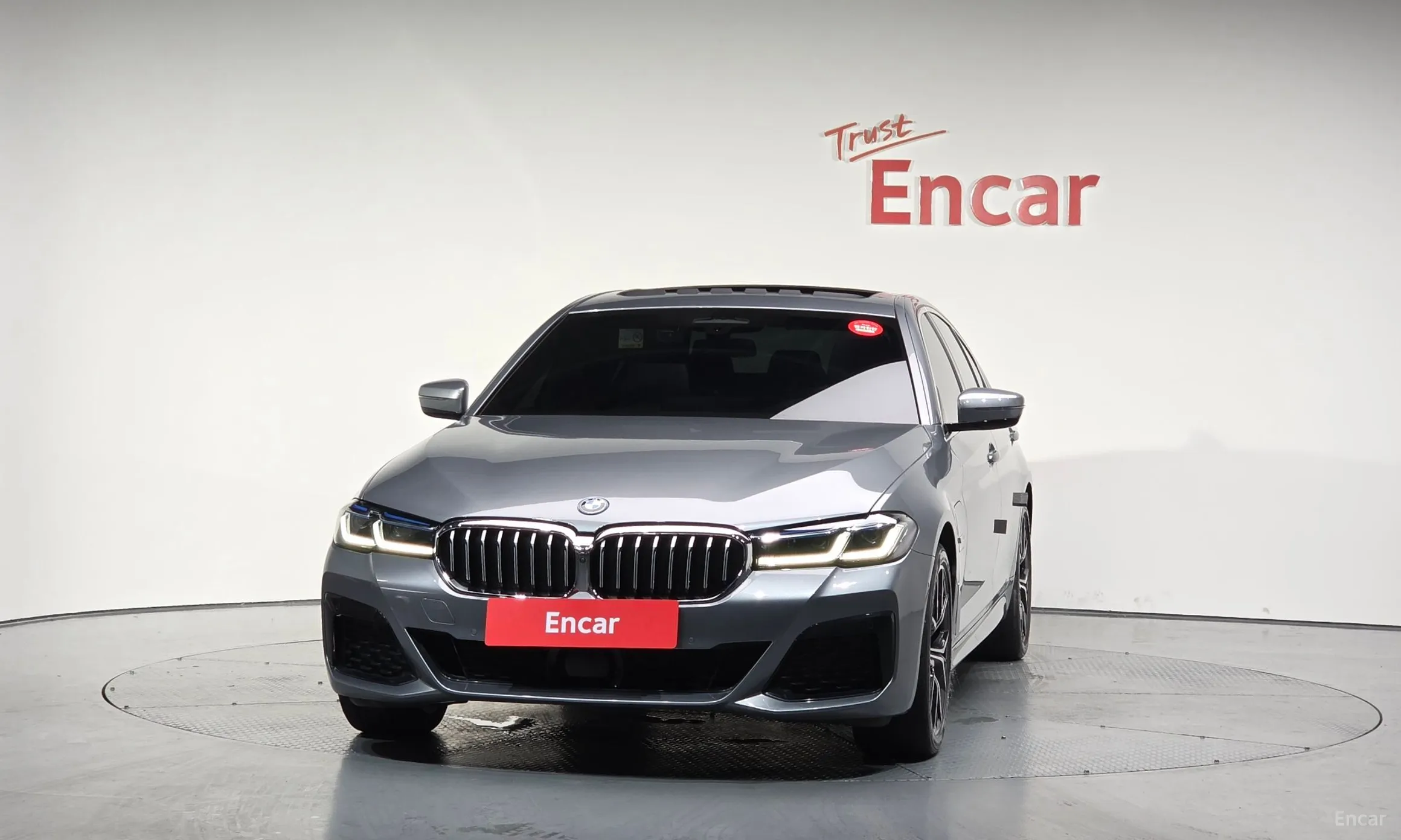BMW 5 Series (G30) превью 2