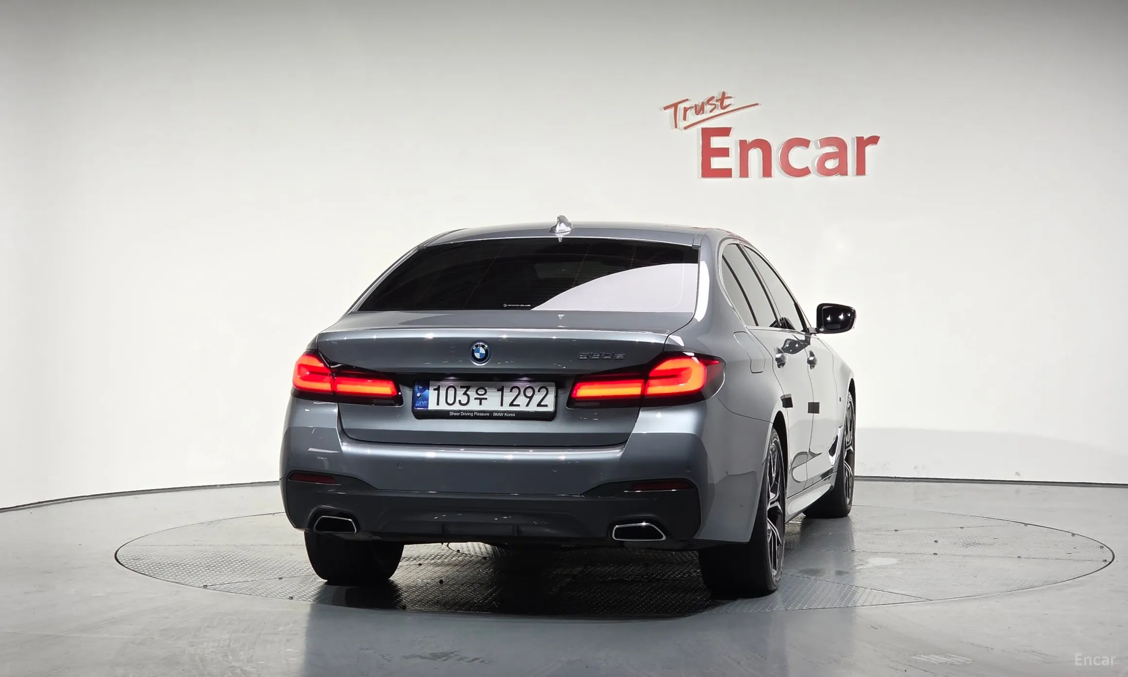 BMW 5 Series (G30) превью 3