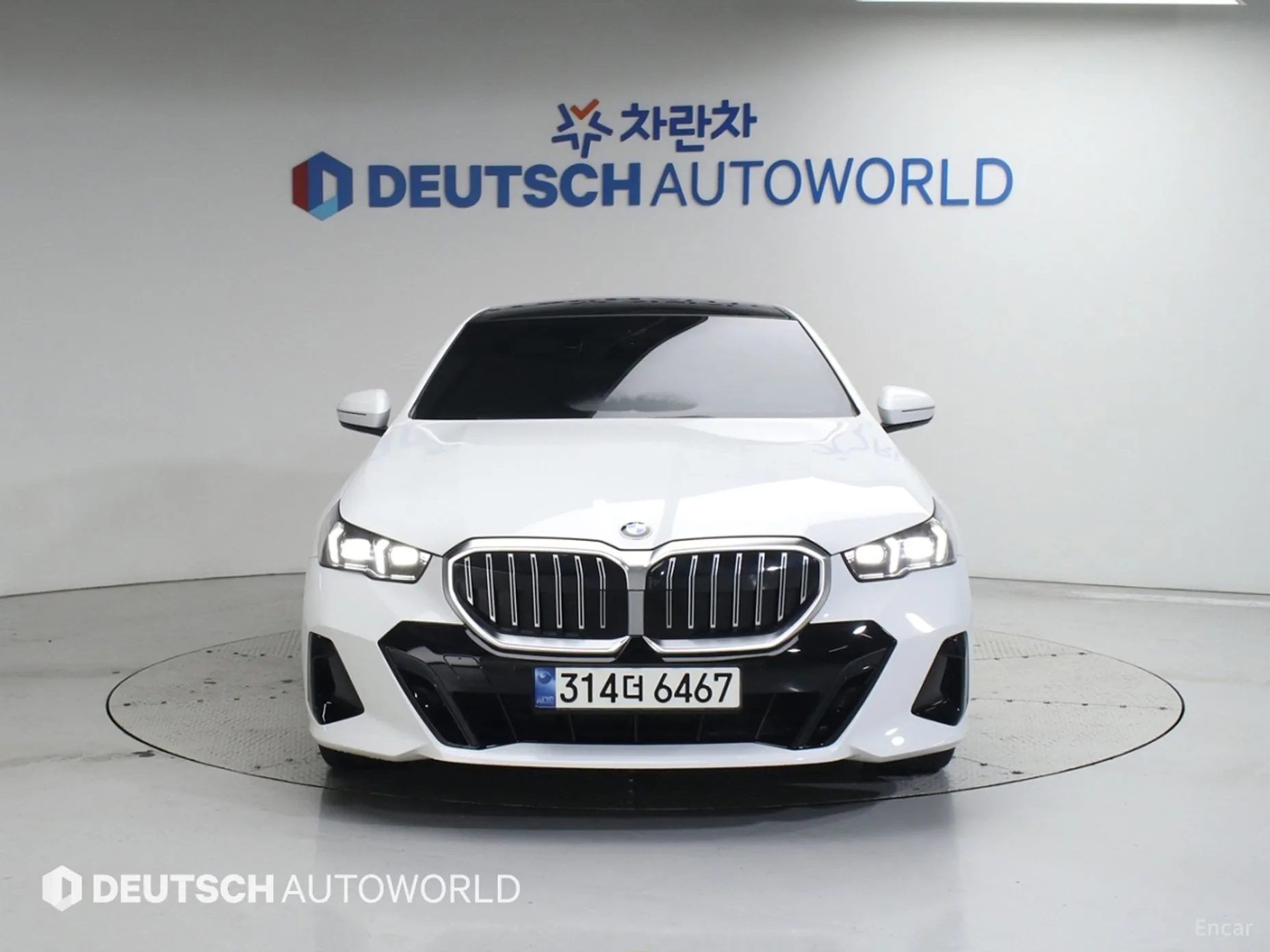 BMW 5 Series (G60) превью 2