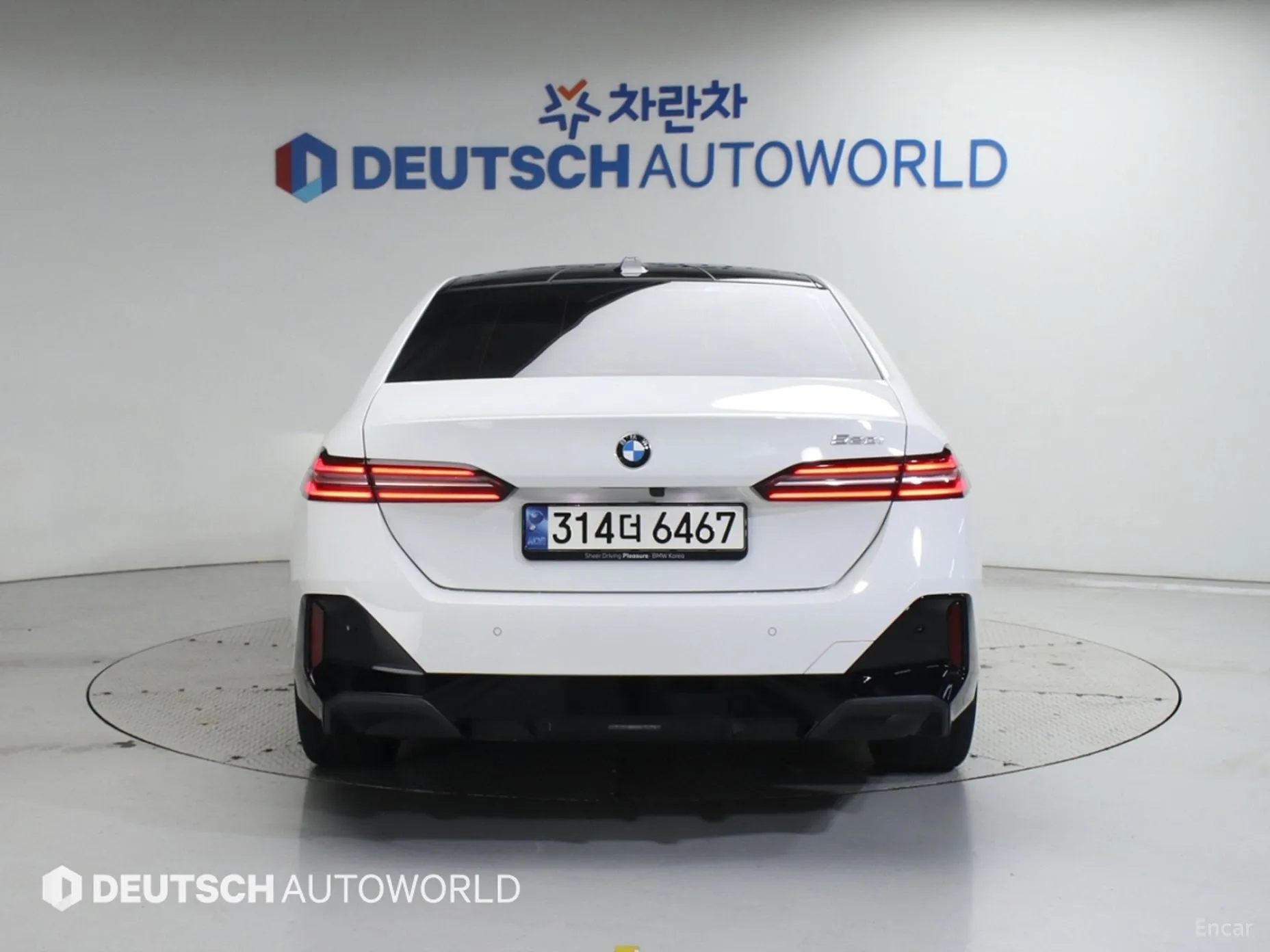 BMW 5 Series (G60) превью 3