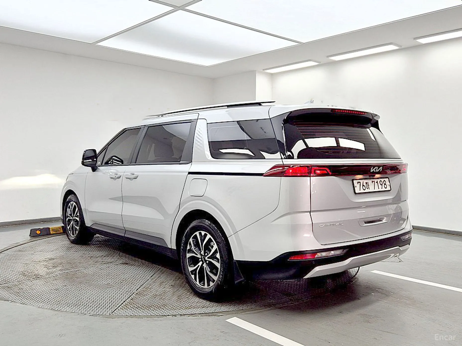 Kia Carnival Gen 4 превью 3