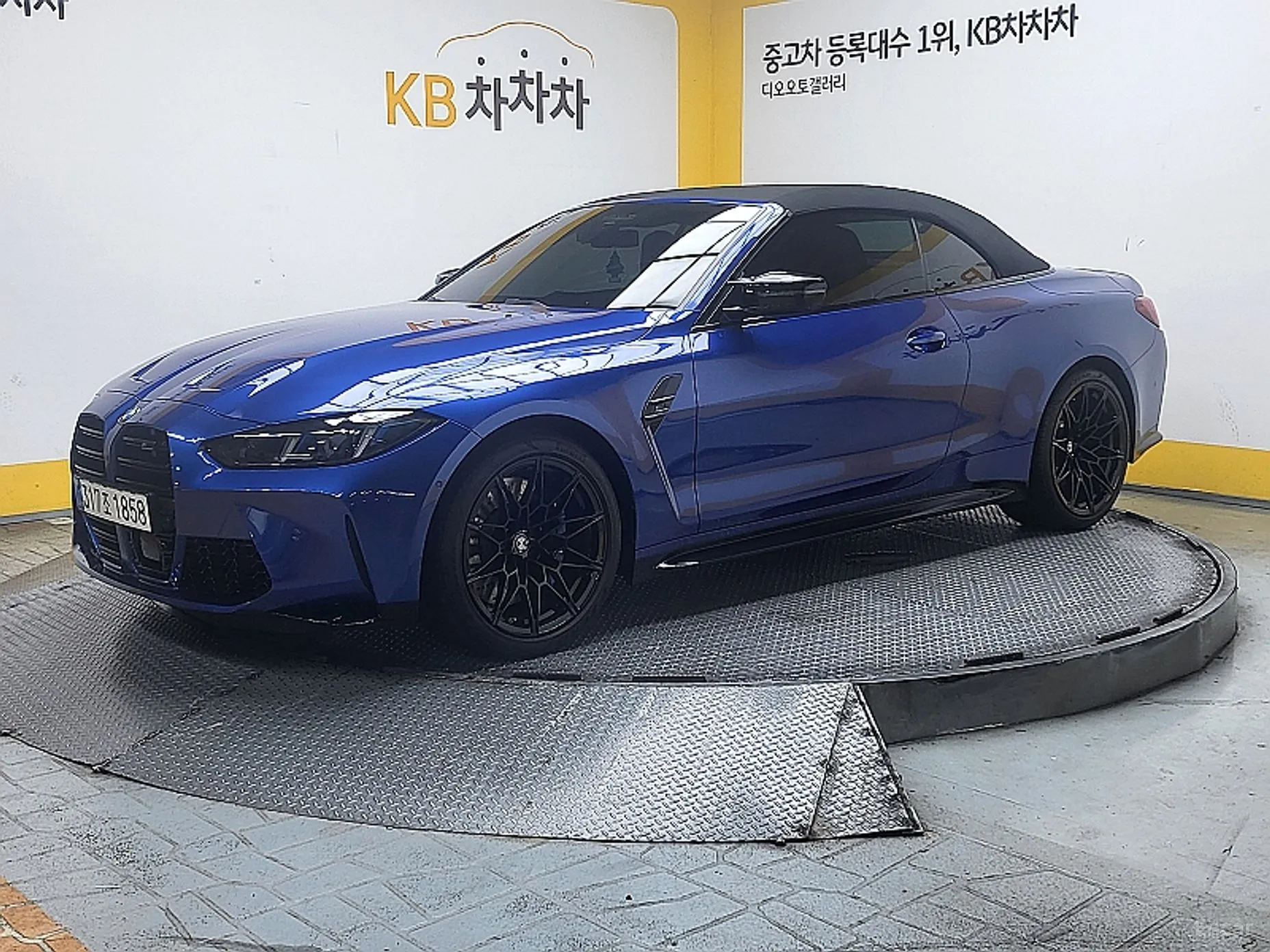 BMW M4 (G82)