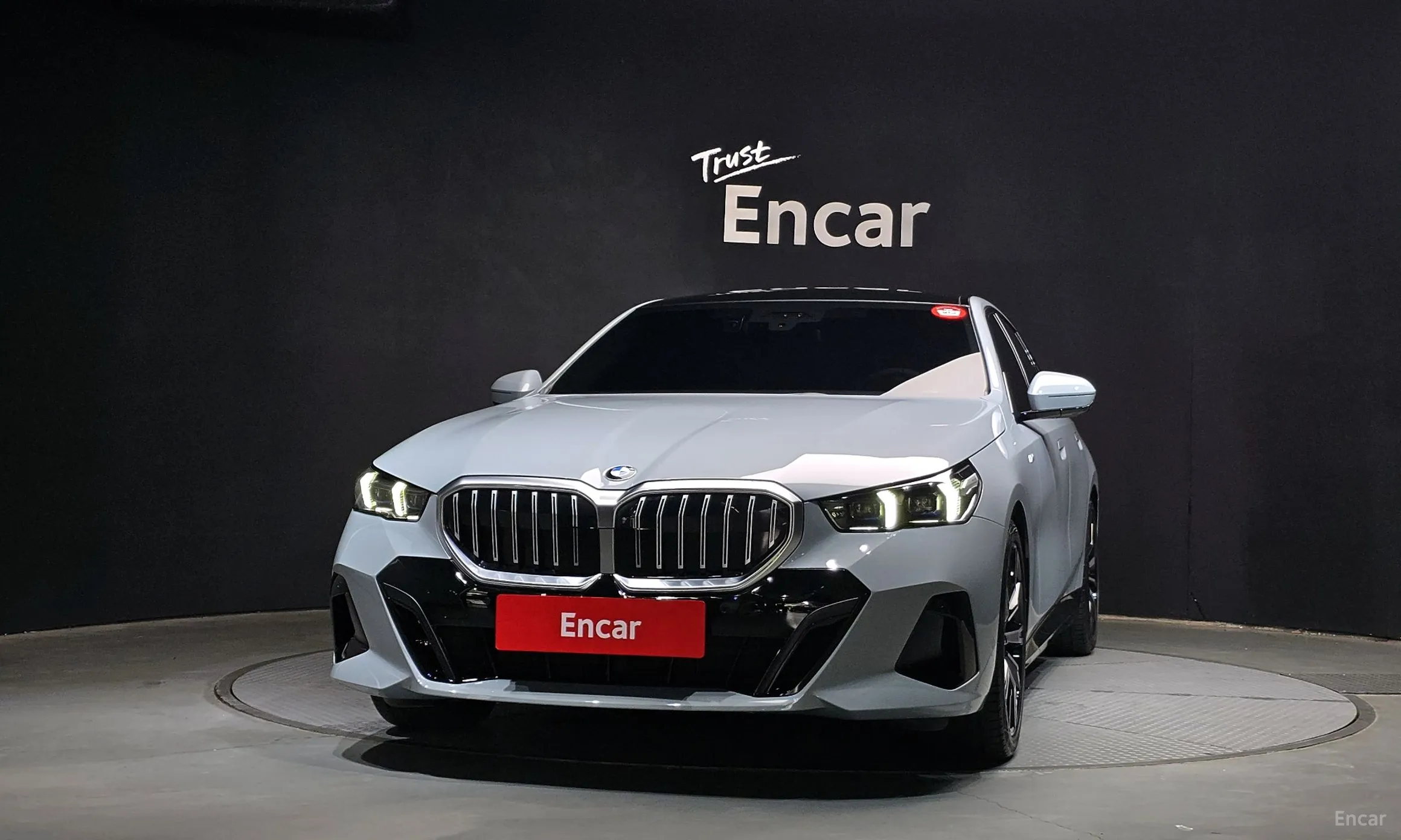 BMW 5 Series (G60) превью 2