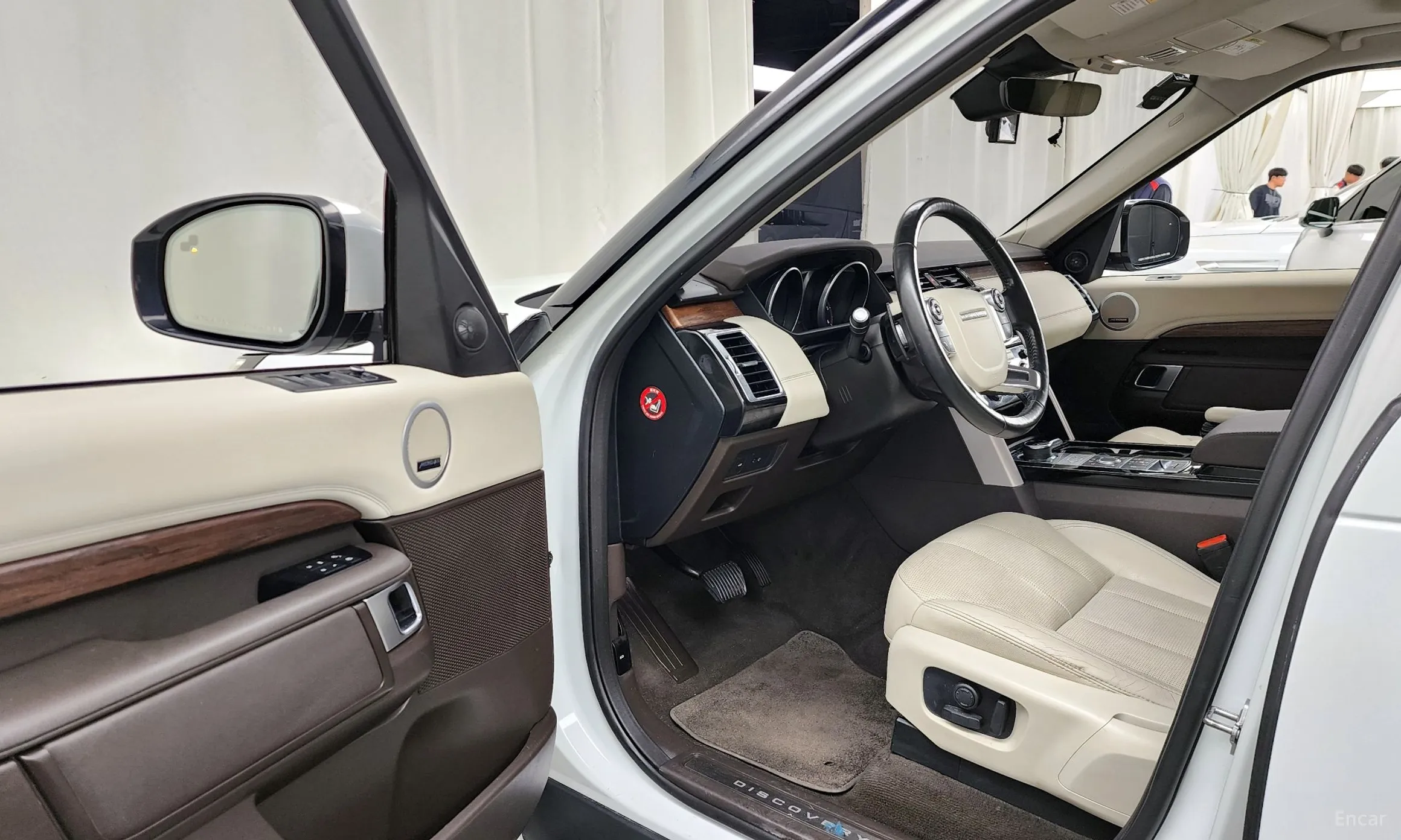 Land Rover Discovery 5 превью 10