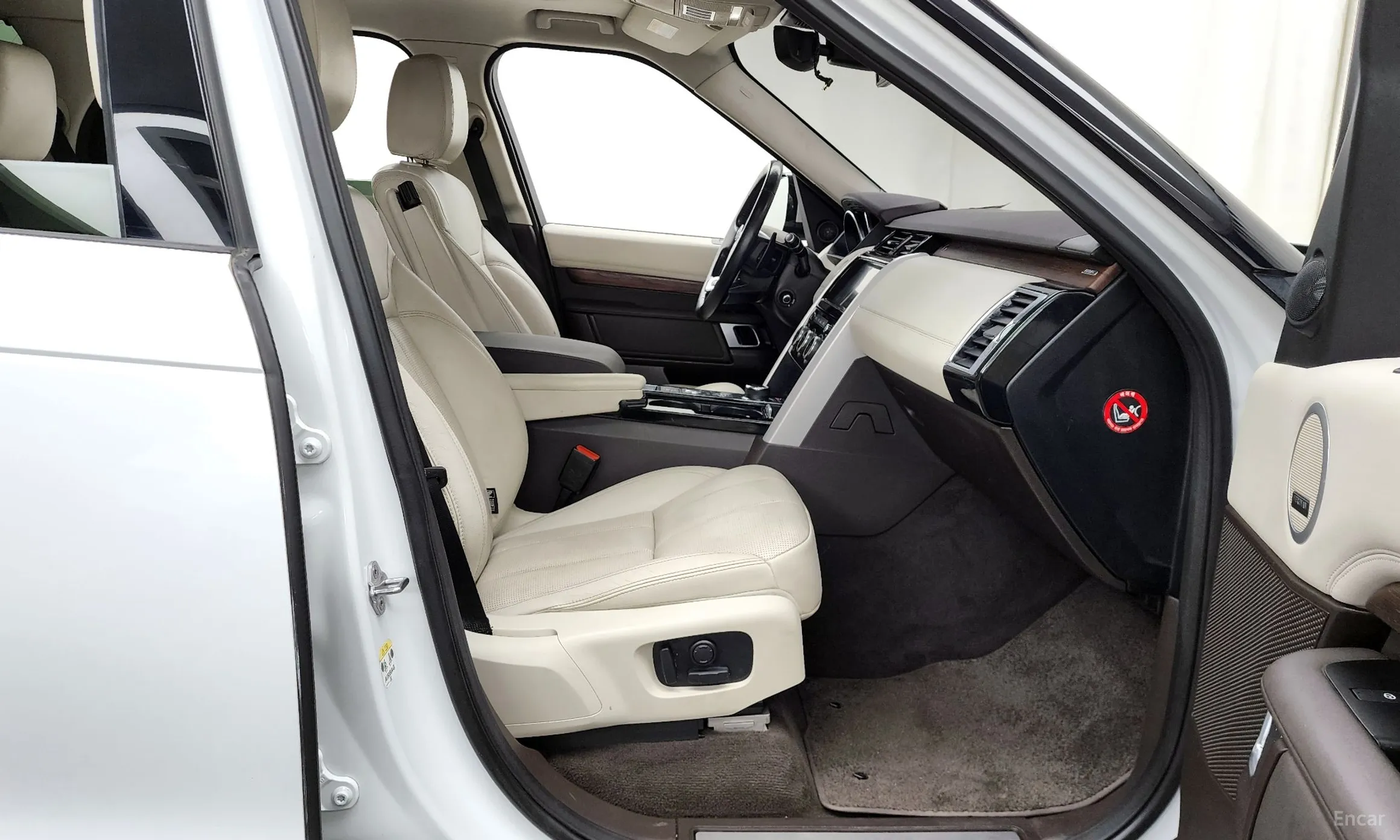 Land Rover Discovery 5 превью 11
