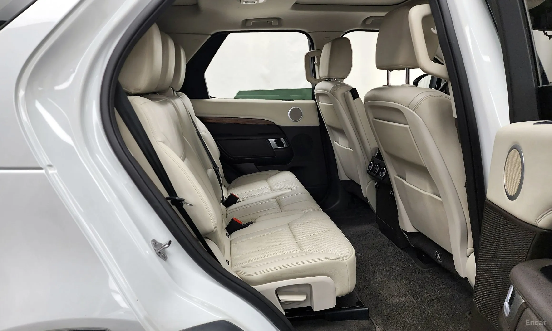 Land Rover Discovery 5 превью 12