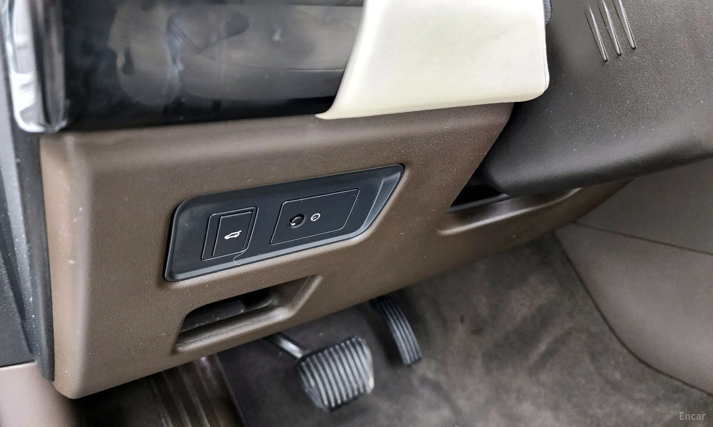 Land Rover Discovery 5 превью 16