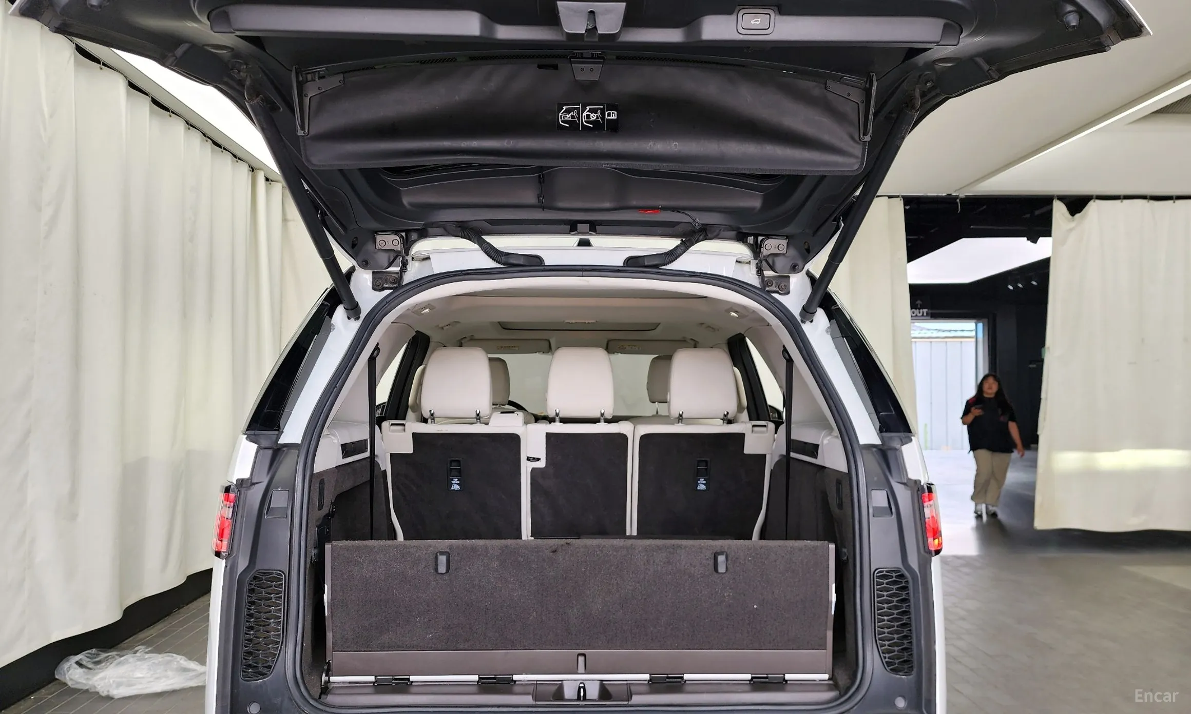 Land Rover Discovery 5 превью 20