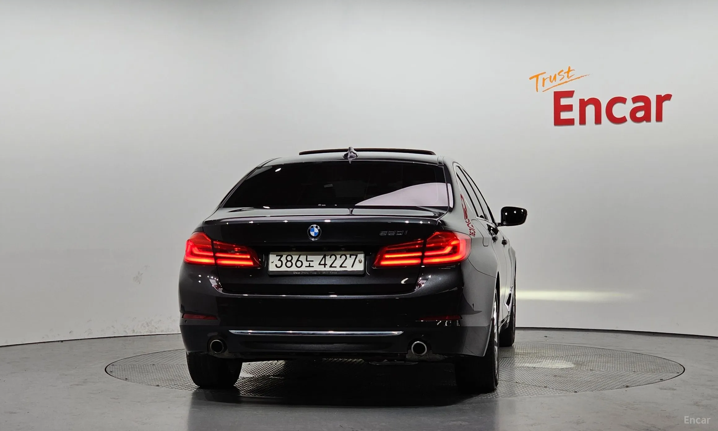 BMW 5 Series (G30) превью 3