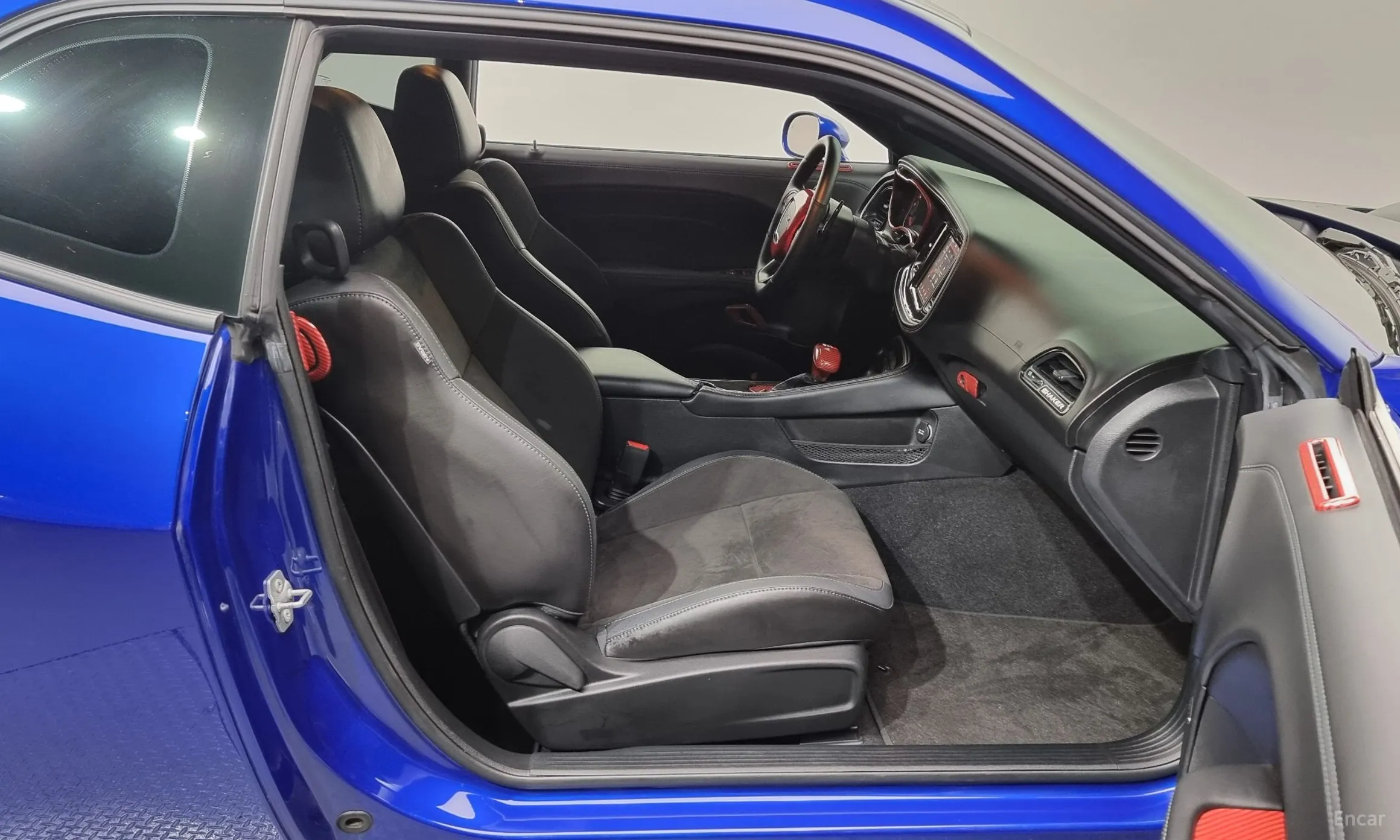 Dodge Challenger превью 11