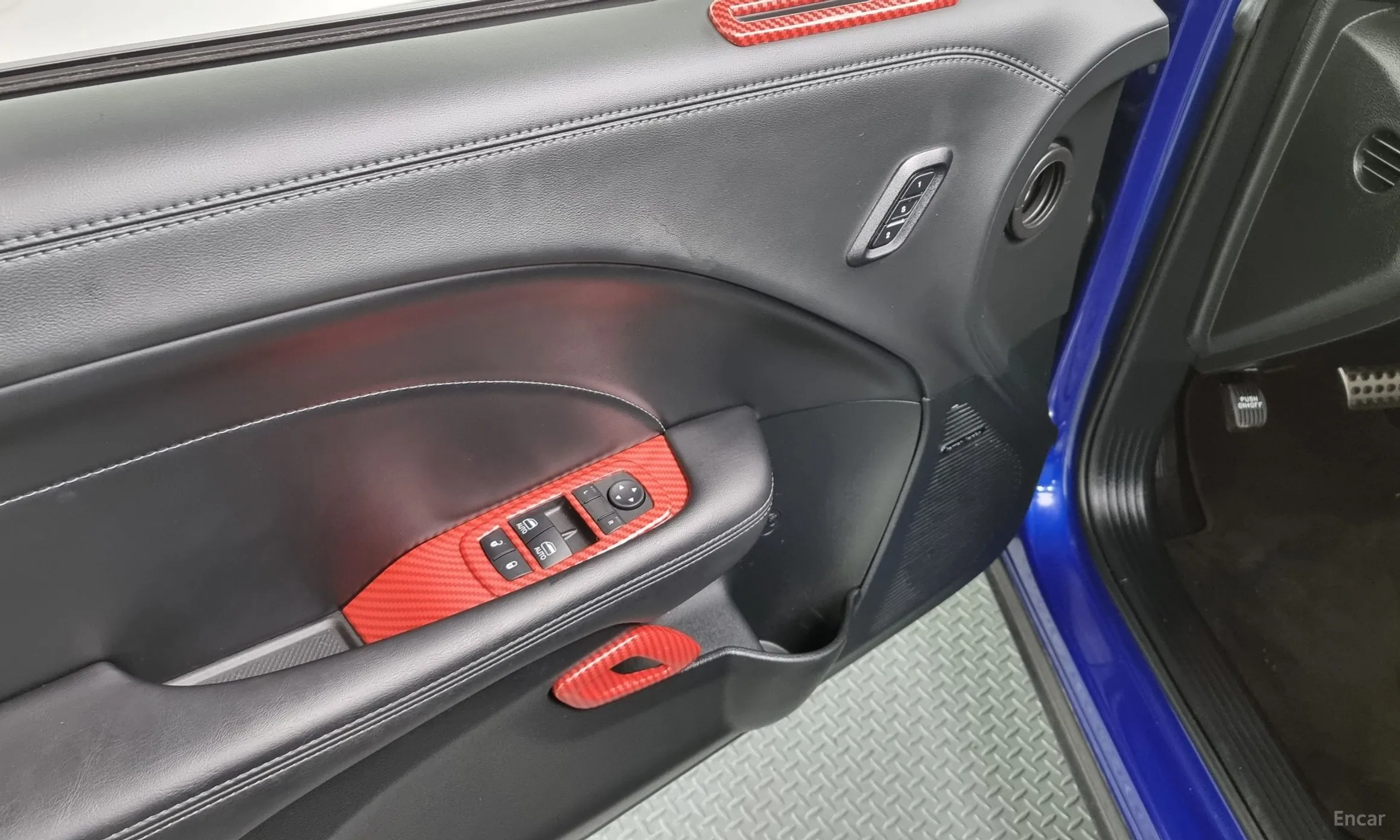 Dodge Challenger превью 19
