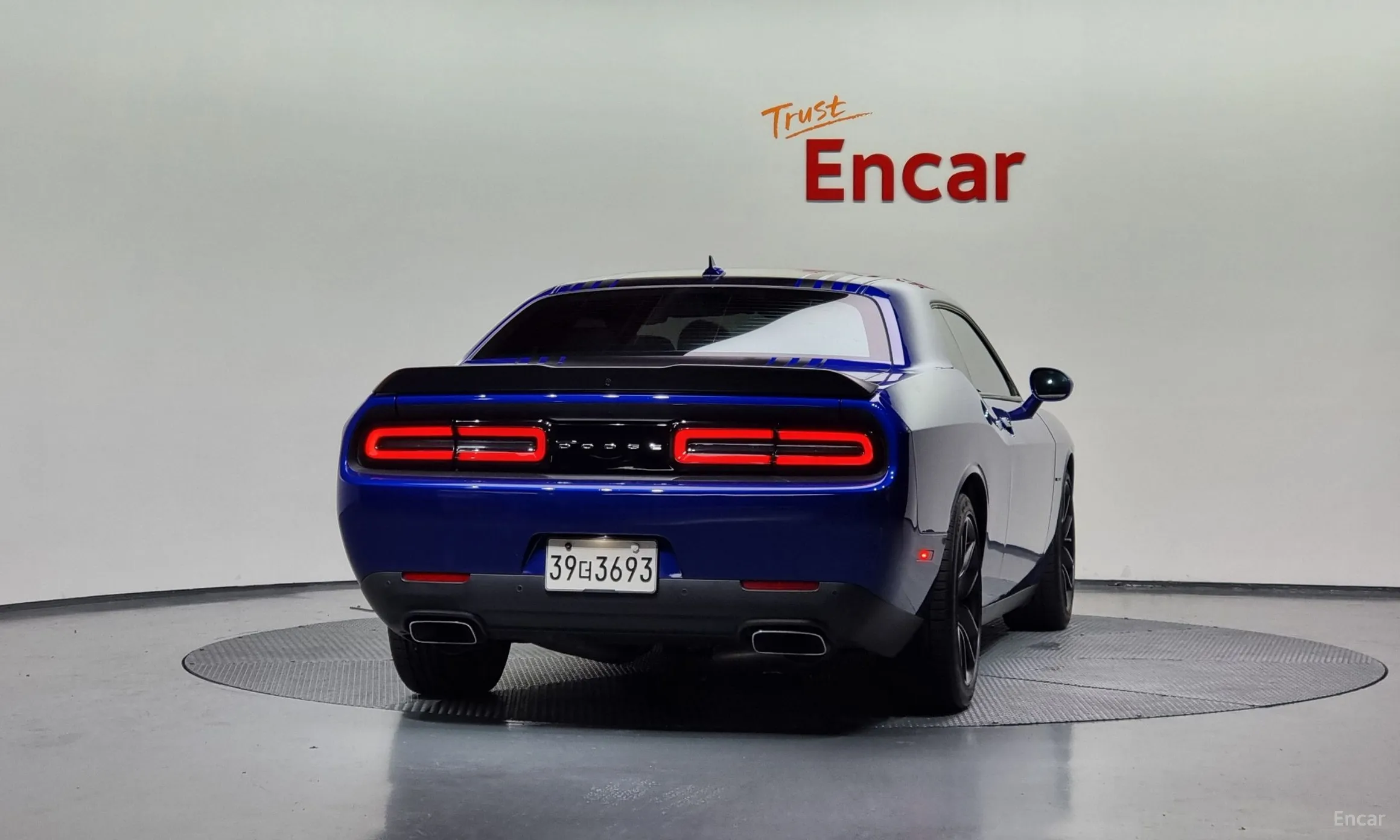 Dodge Challenger превью 4