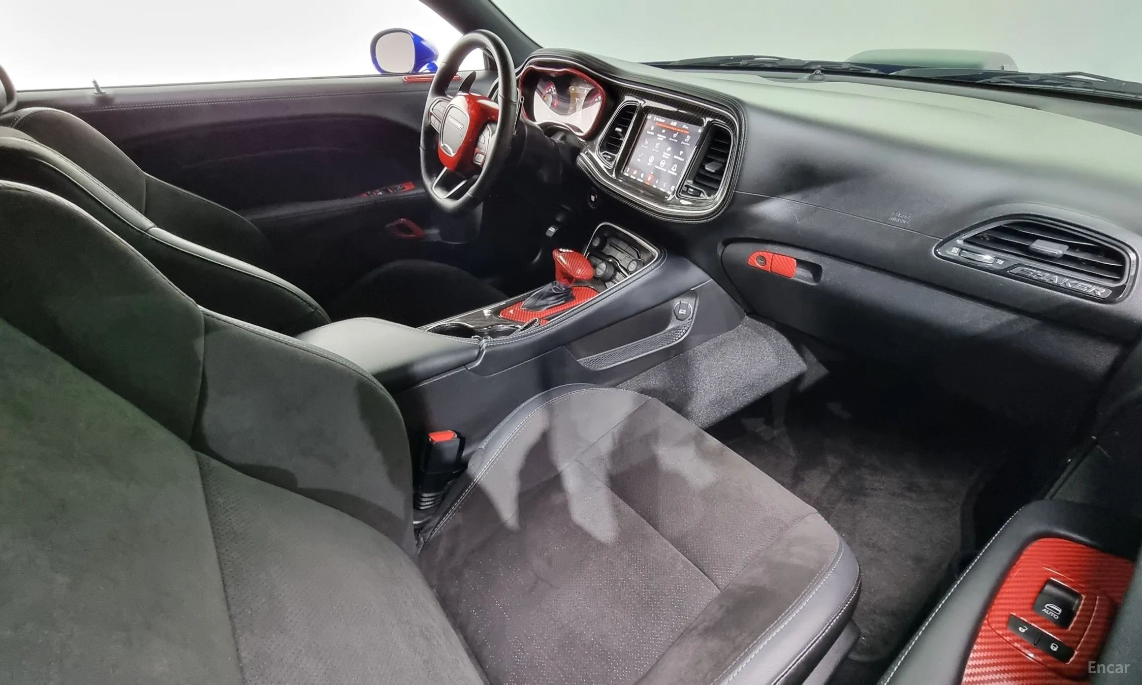 Dodge Challenger превью 7