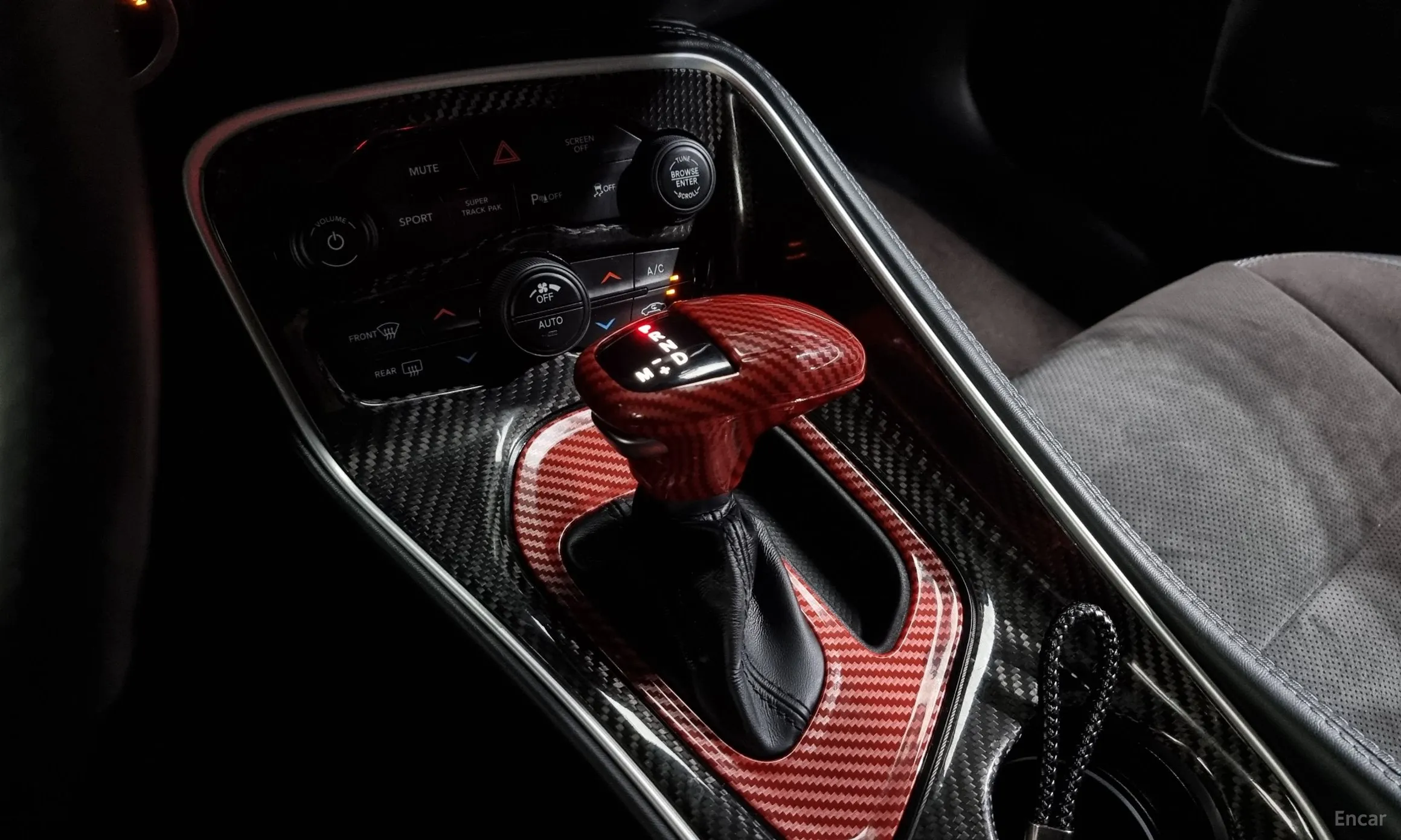 Dodge Challenger превью 9