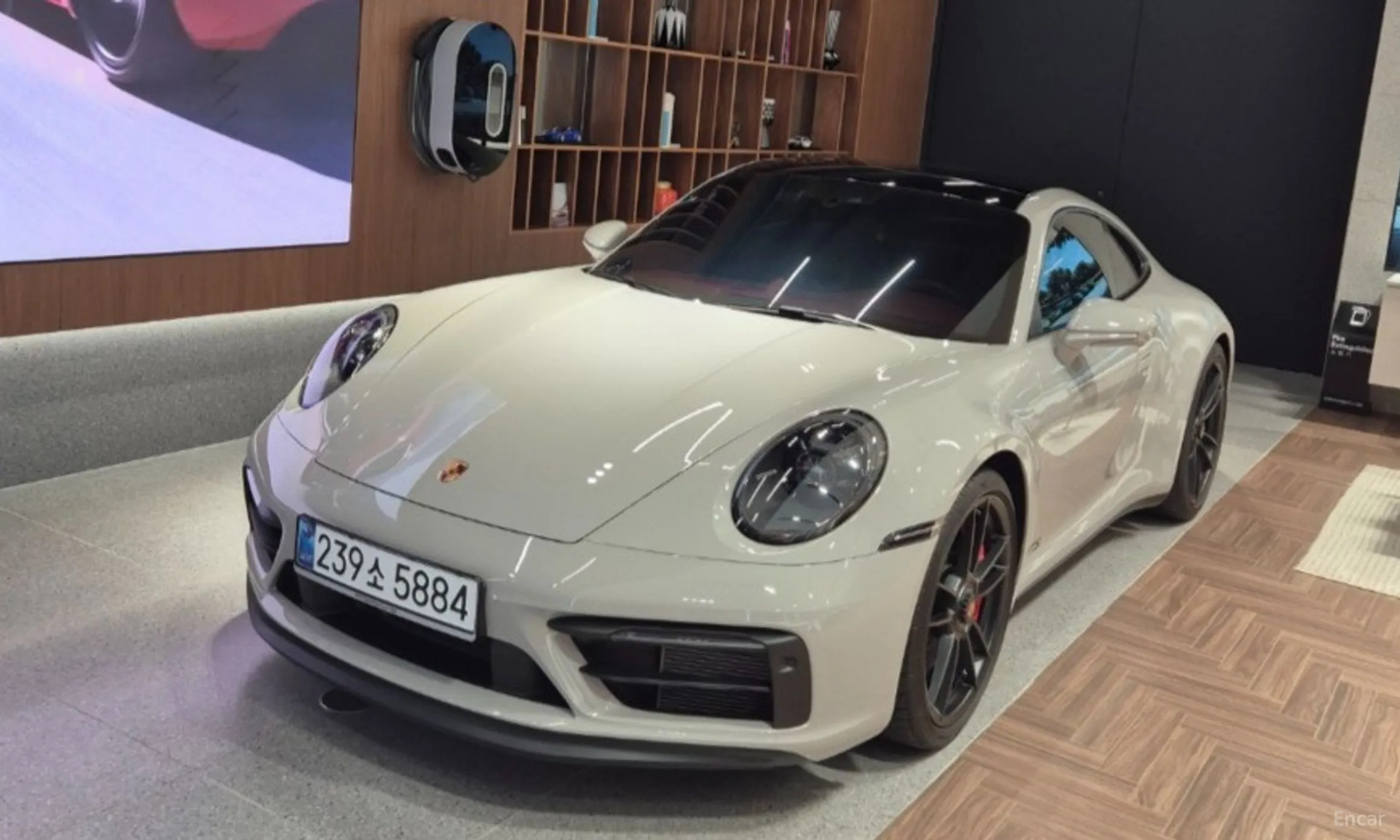 911 (992)
