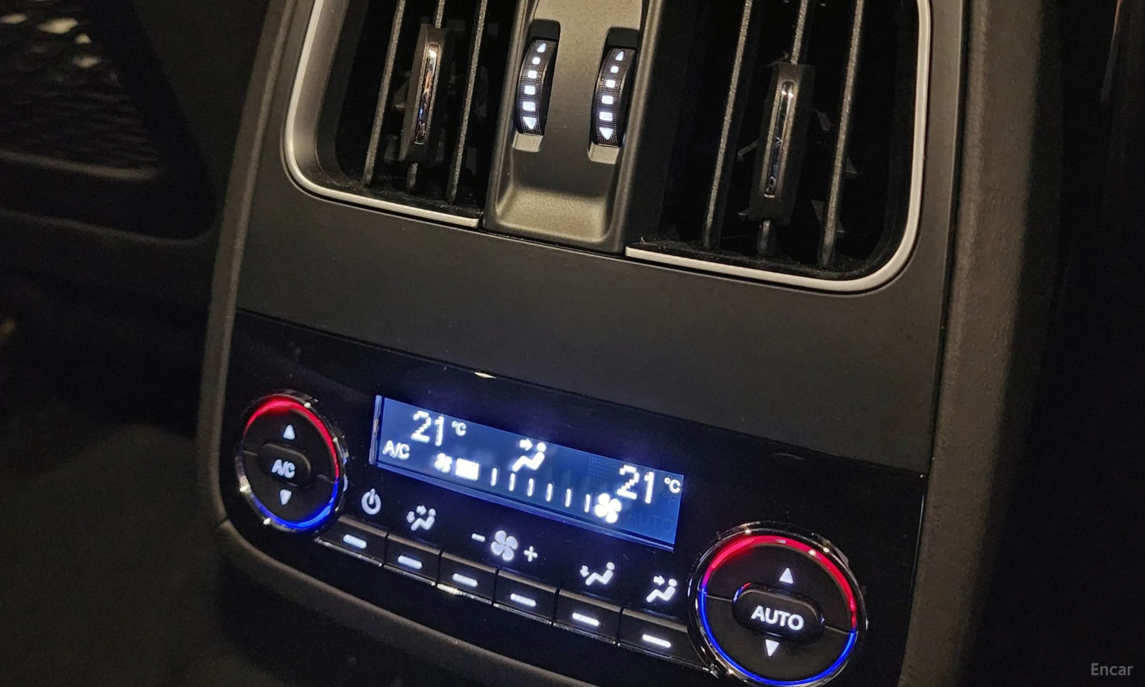 Maserati Levante превью 14