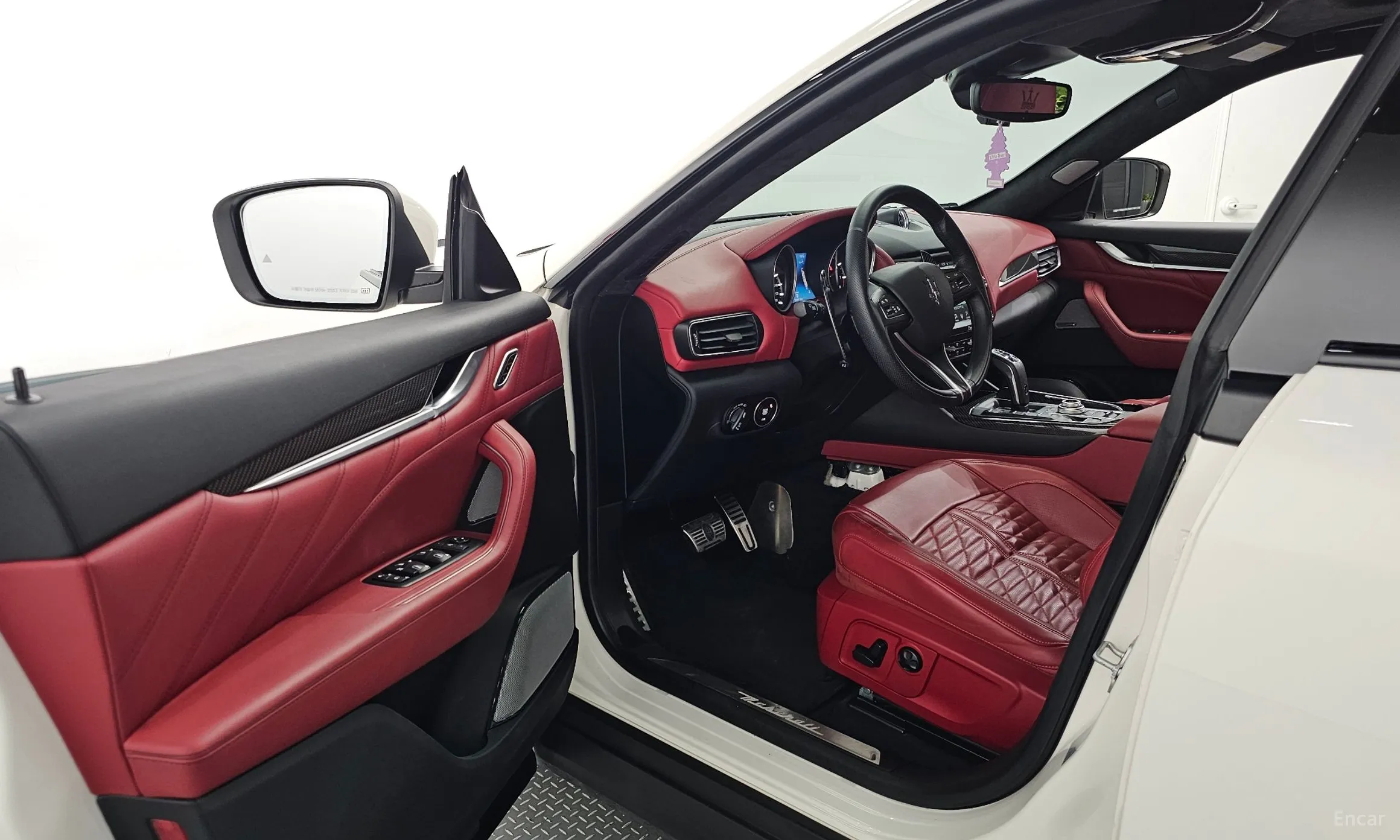 Maserati Levante превью 10