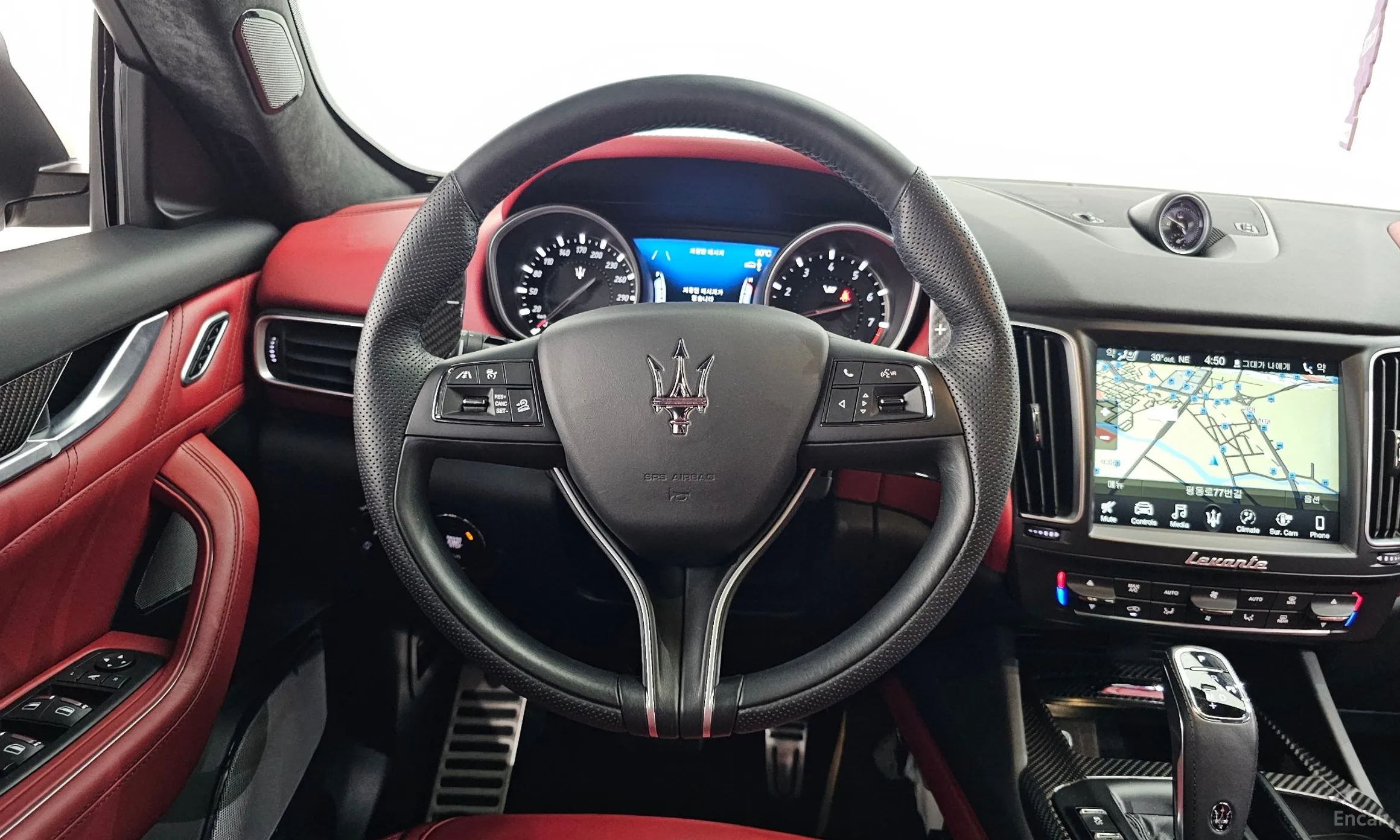 Maserati Levante превью 13