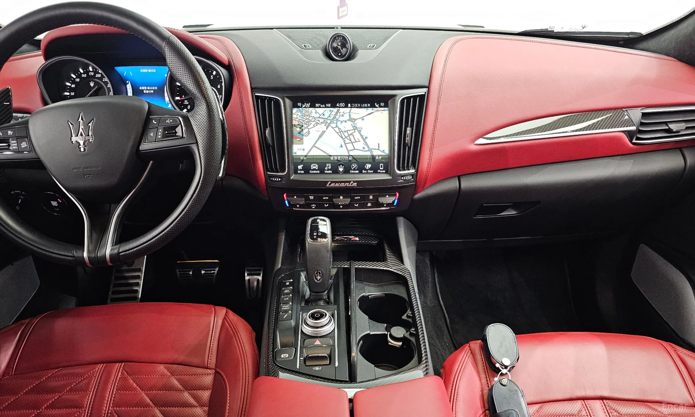 Maserati Levante превью 14