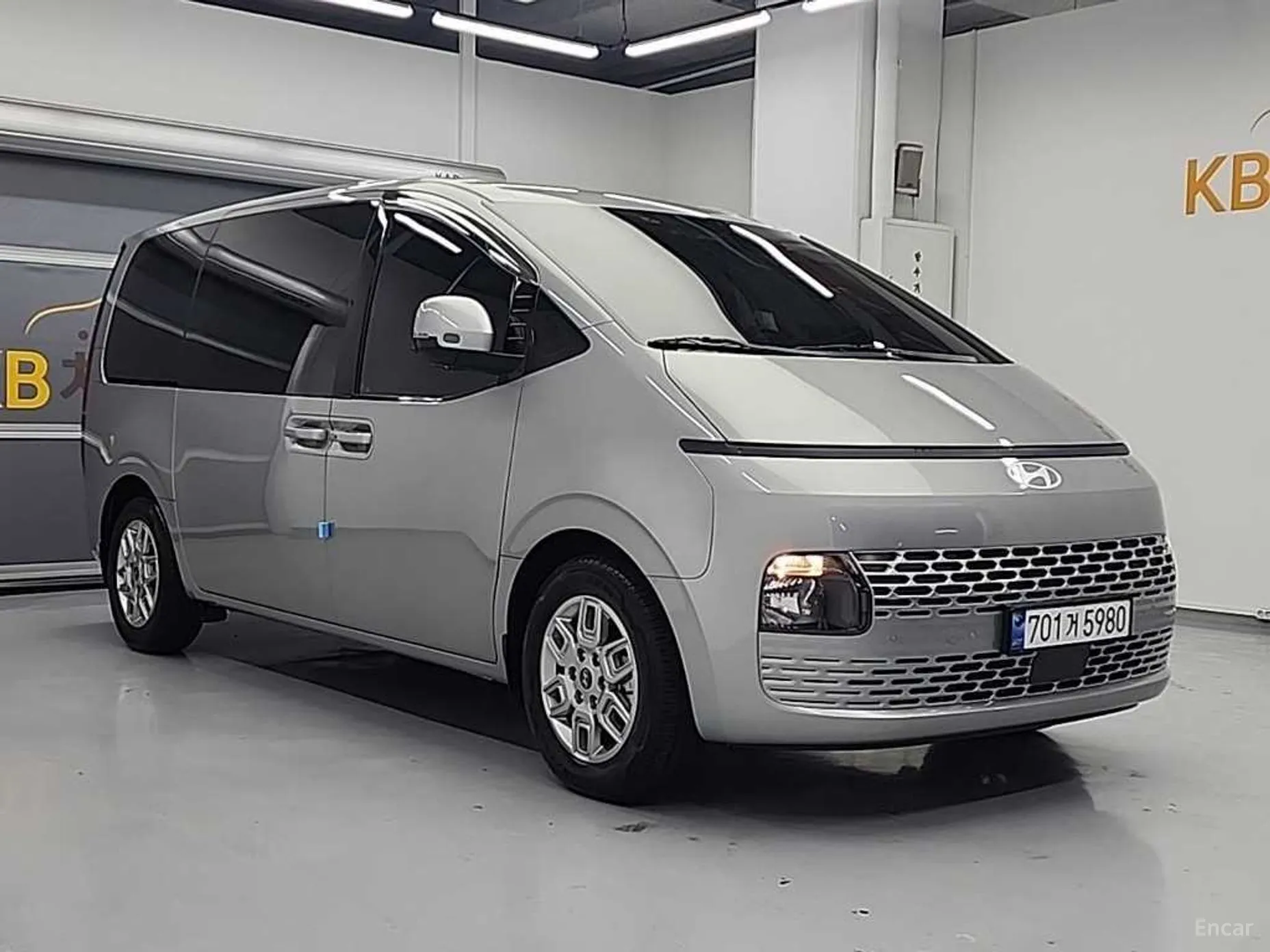 Hyundai Staria превью 3